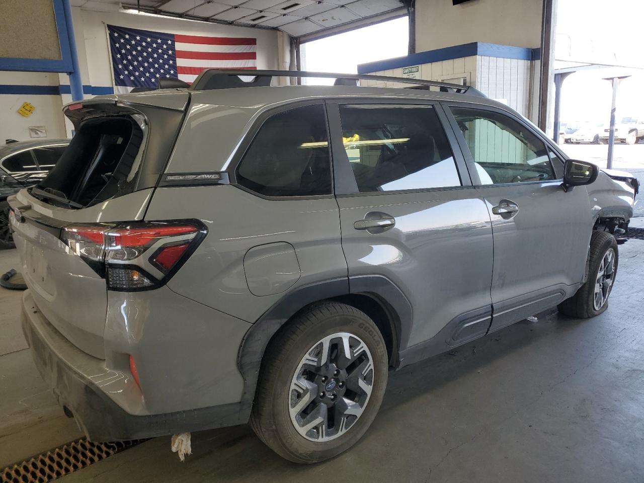 2025 Subaru Forester, Premium