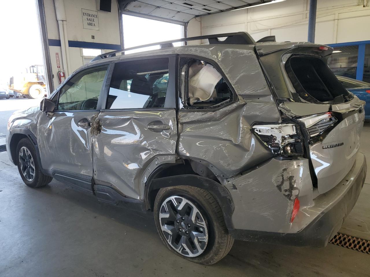 2025 Subaru Forester, Premium