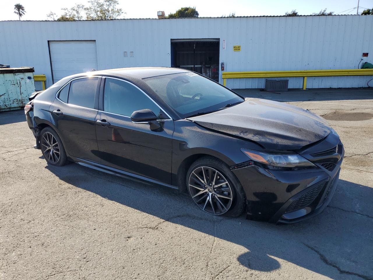 2022 Toyota Camry, SE