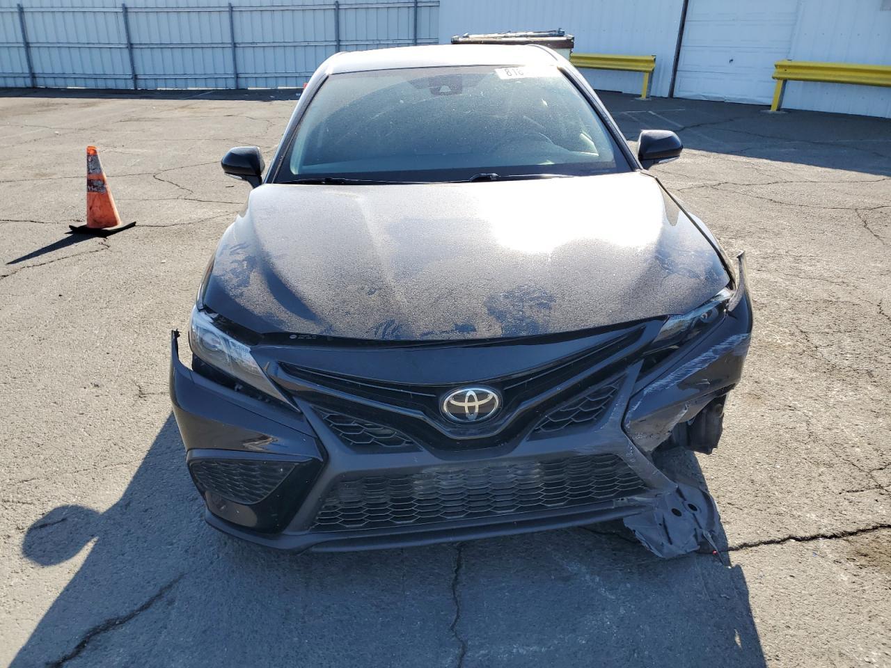 2022 Toyota Camry, SE
