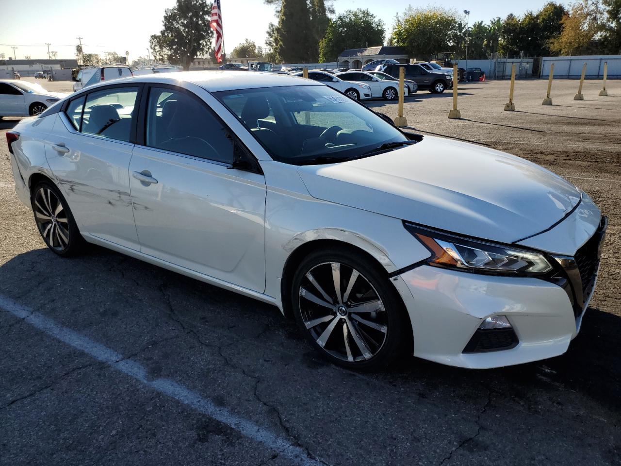 2020 Nissan Altima, SR