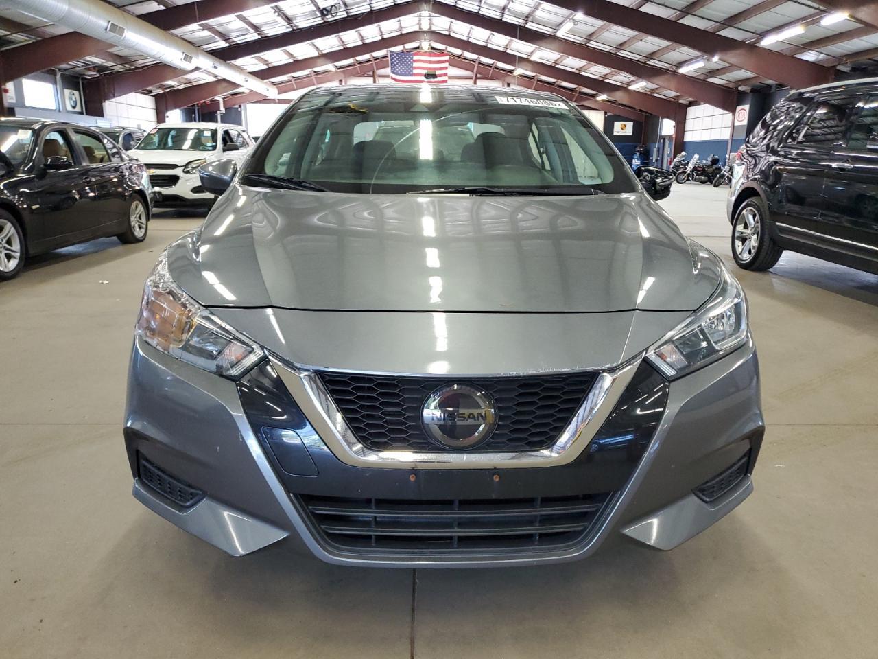 2021 Nissan Versa, SV