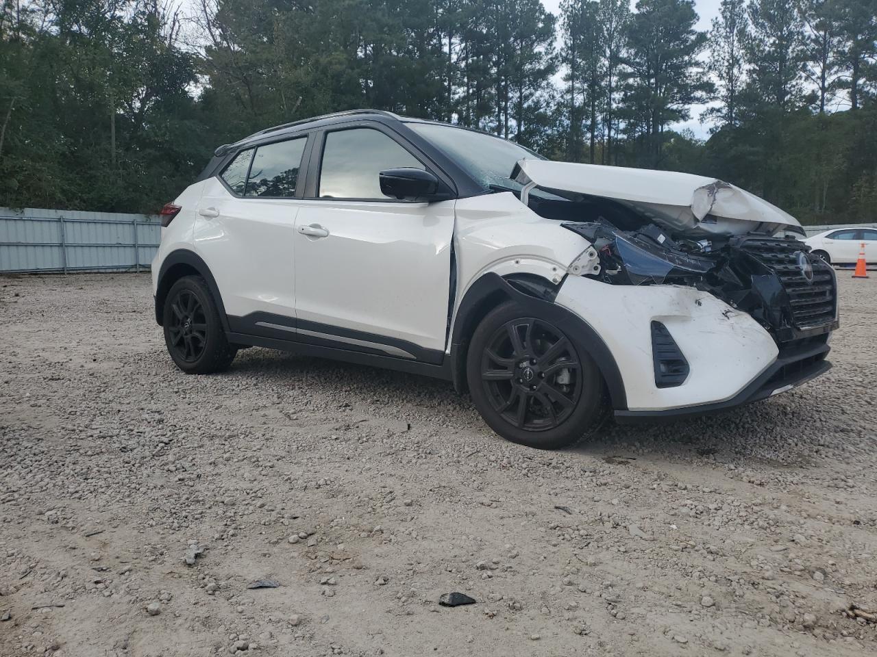 2024 Nissan Kicks, SR