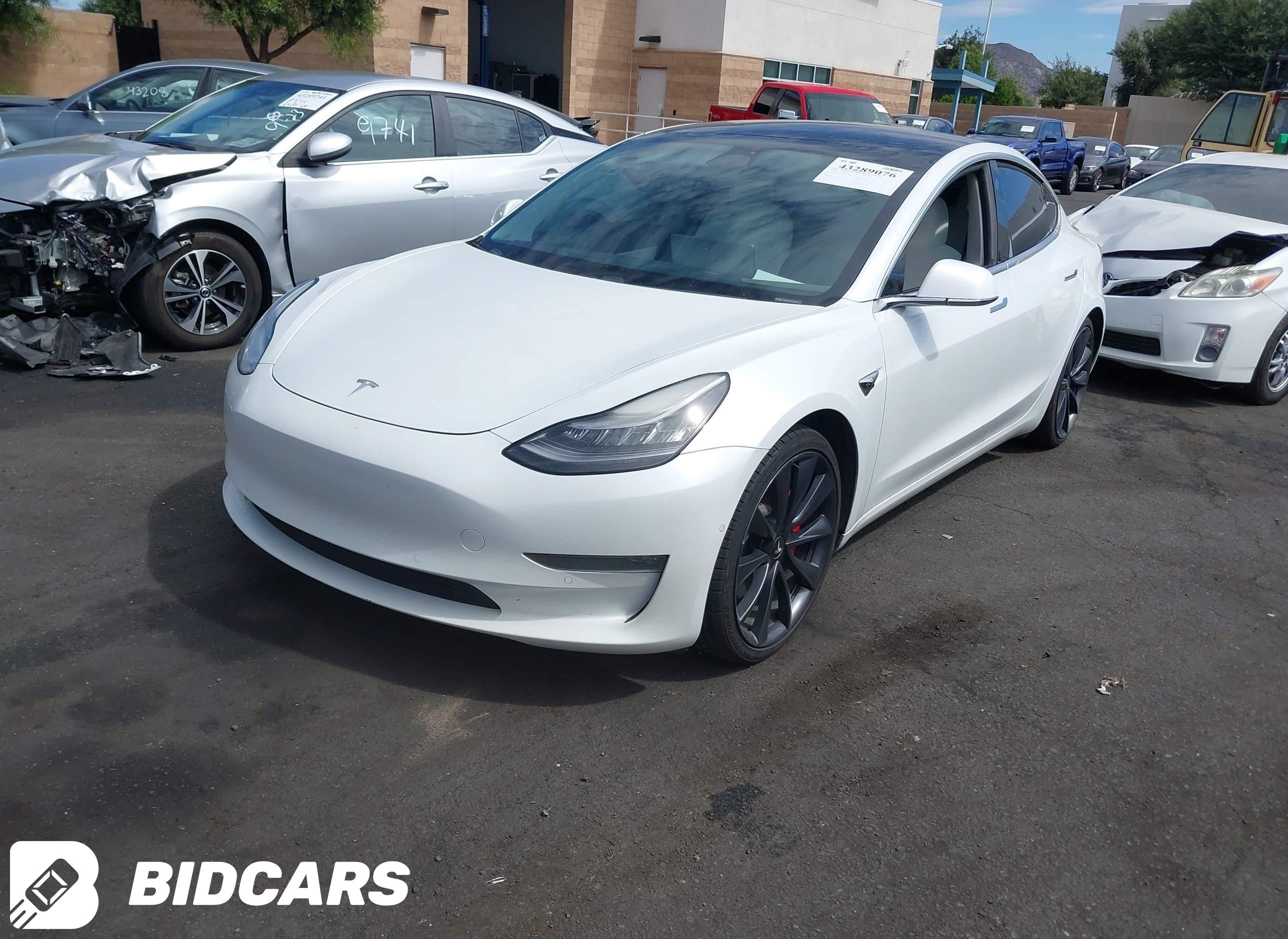 2020 Tesla Model 3, Performan...