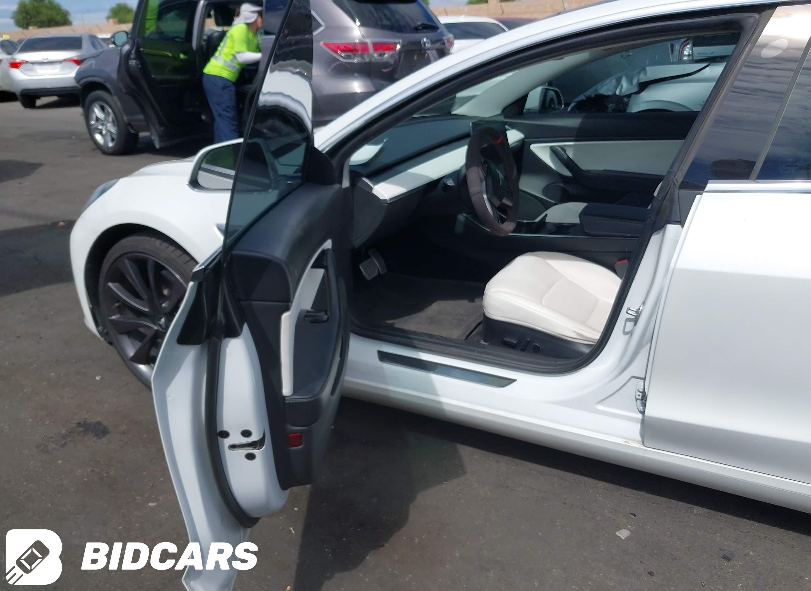 2020 Tesla Model 3, Performan...