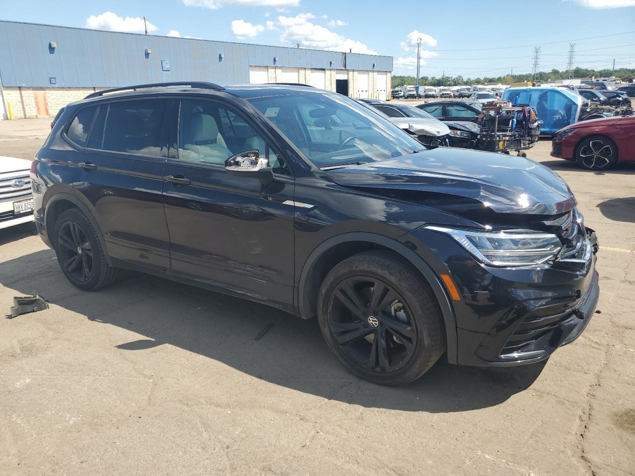 2023 Volkswagen Tiguan, Se R-...