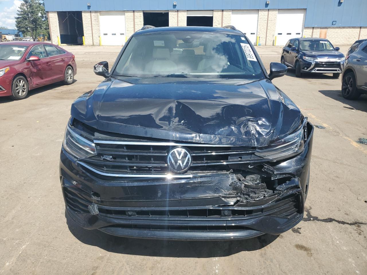 2023 Volkswagen Tiguan, Se R-...