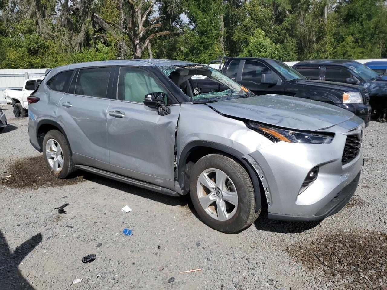 2024 Toyota Highlander, LE