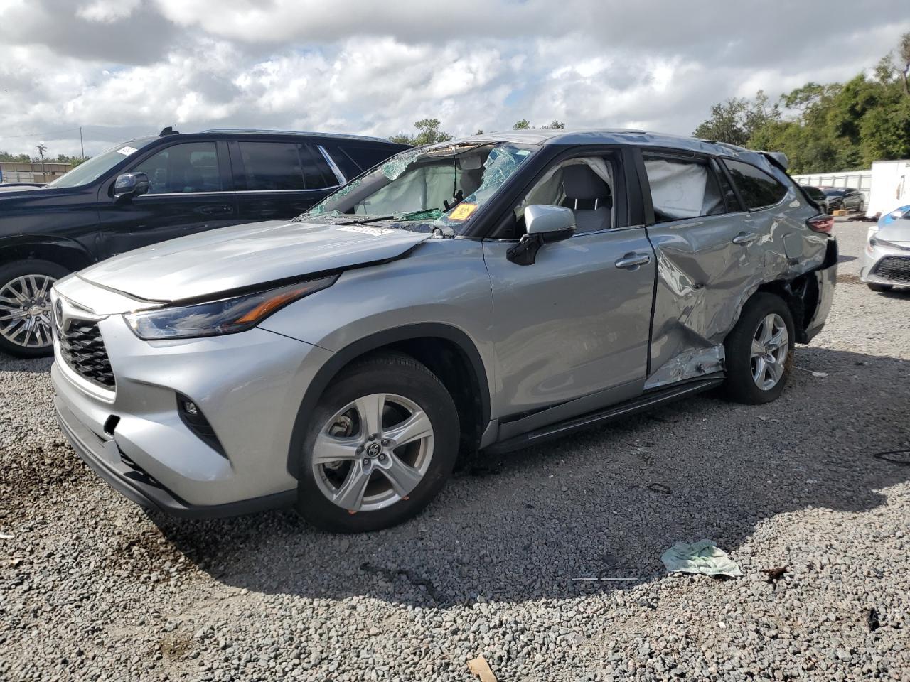 2024 Toyota Highlander, LE