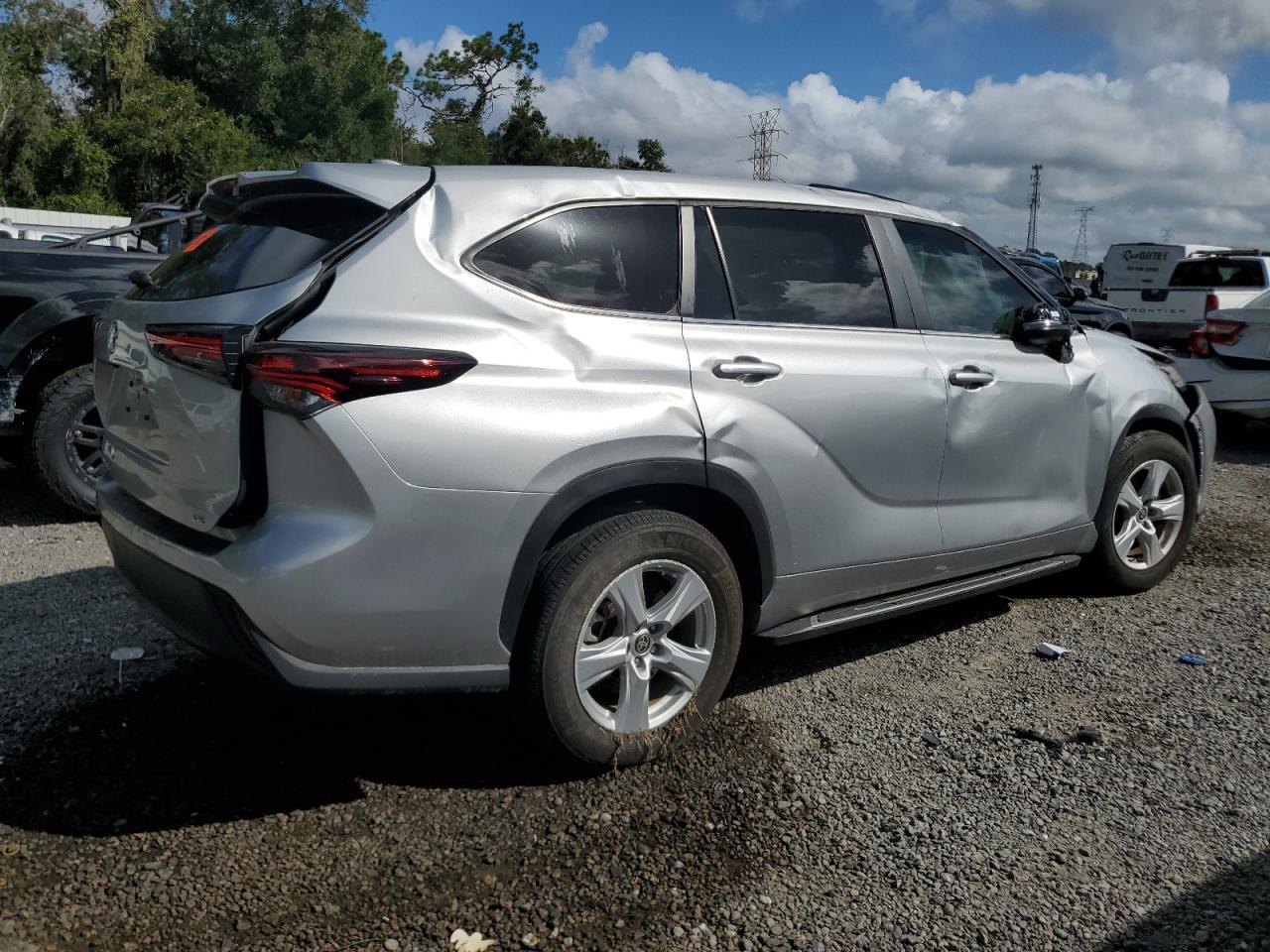 2024 Toyota Highlander, LE