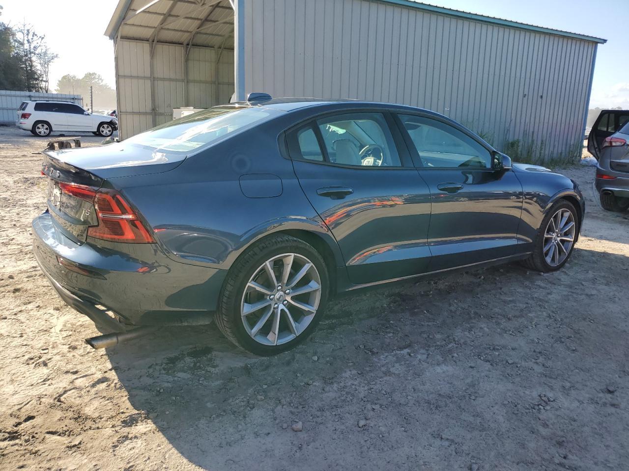 2021 Volvo S60, T5 Momentum