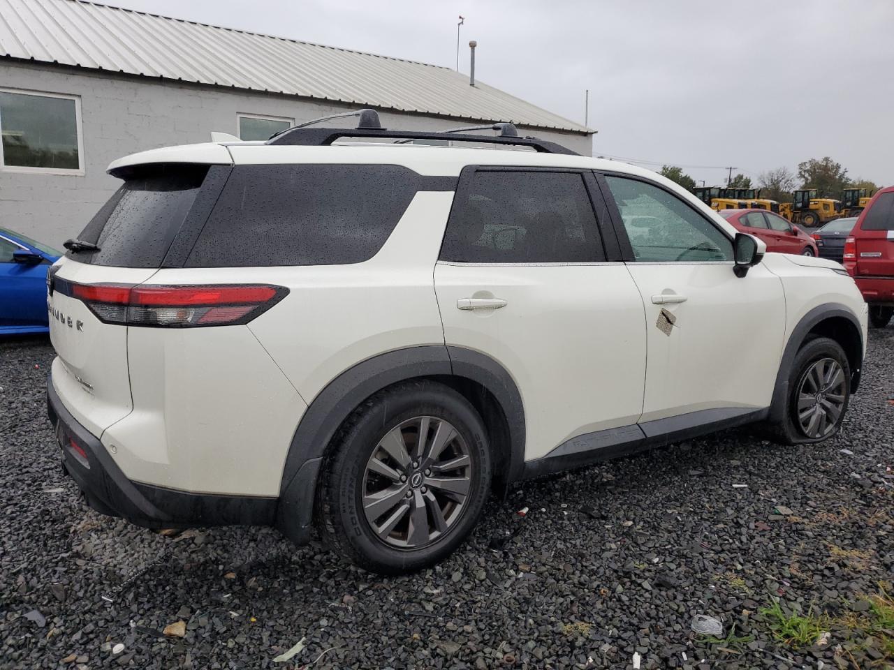 2022 Nissan Pathfinder, SV