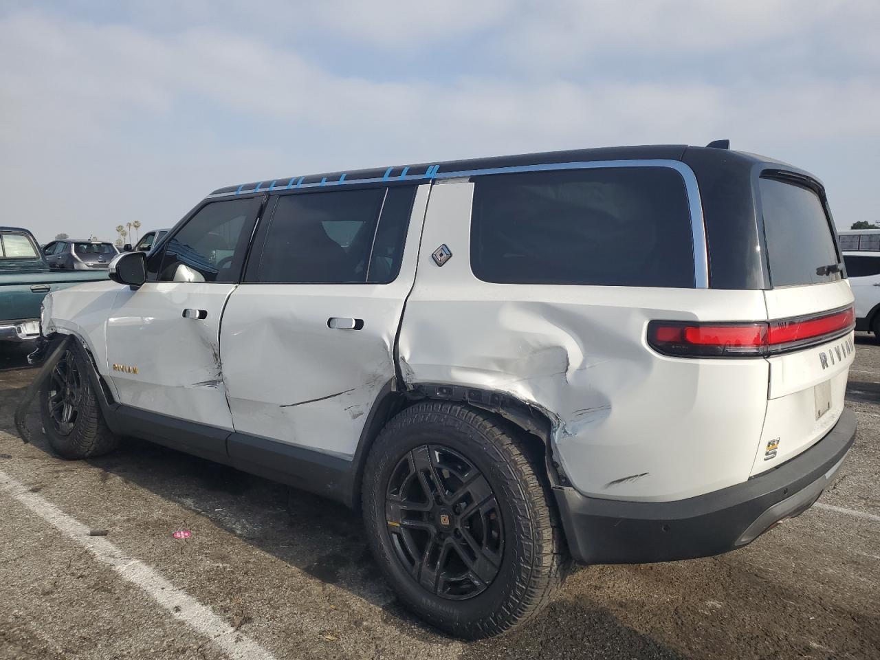 2023 Rivian R1S, Adventure