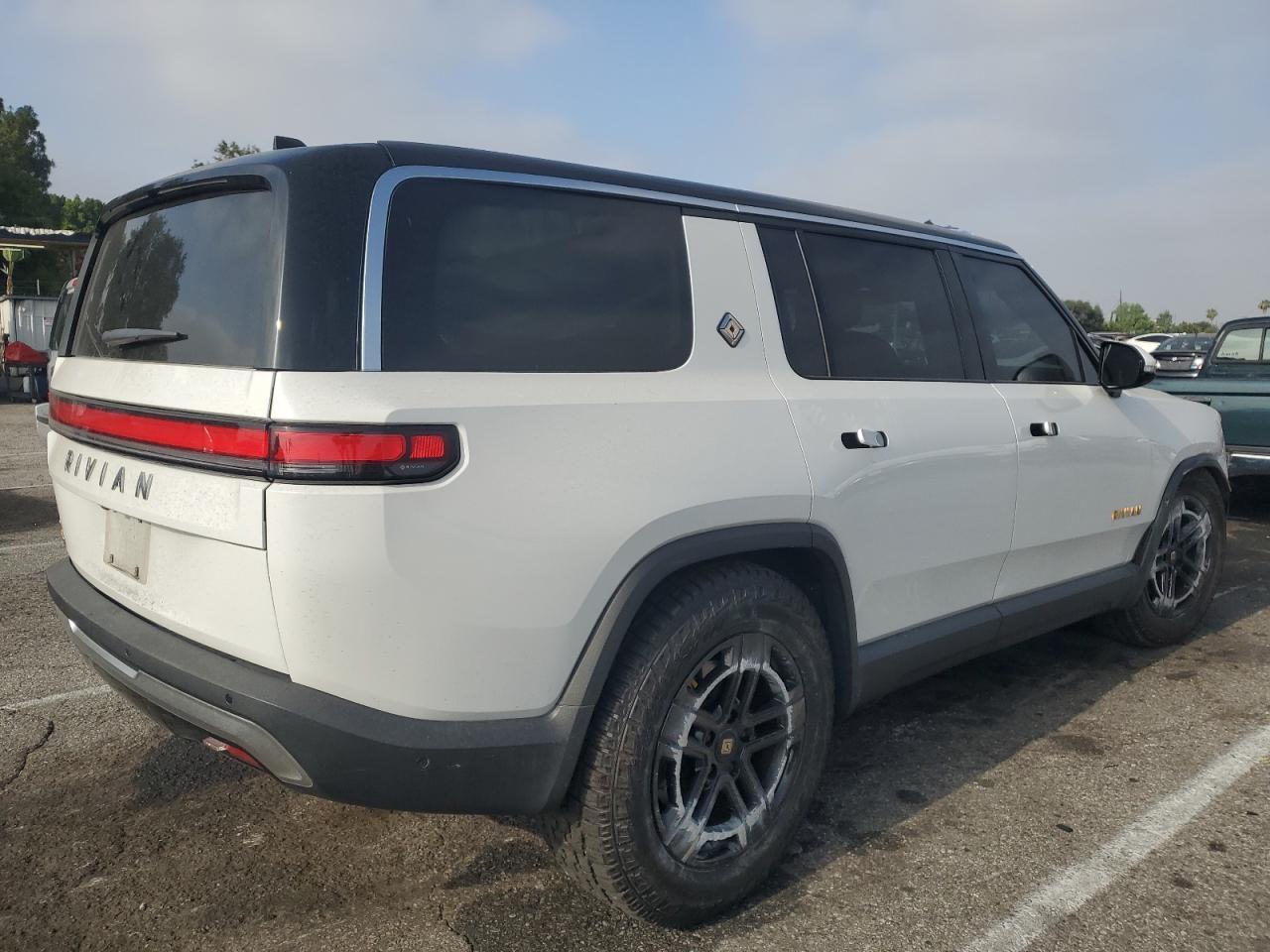 2023 Rivian R1S, Adventure