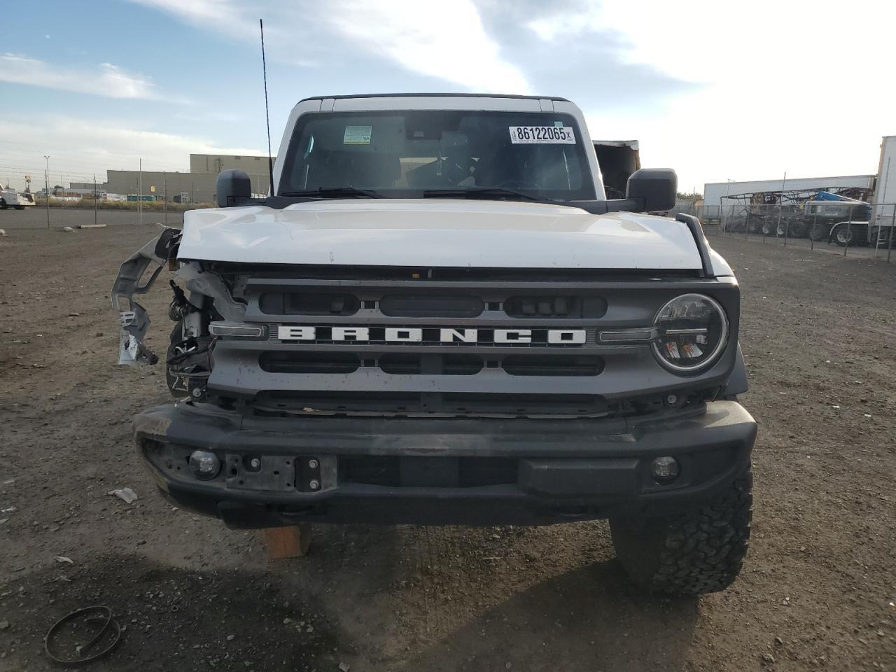 2022 Ford Bronco, Base
