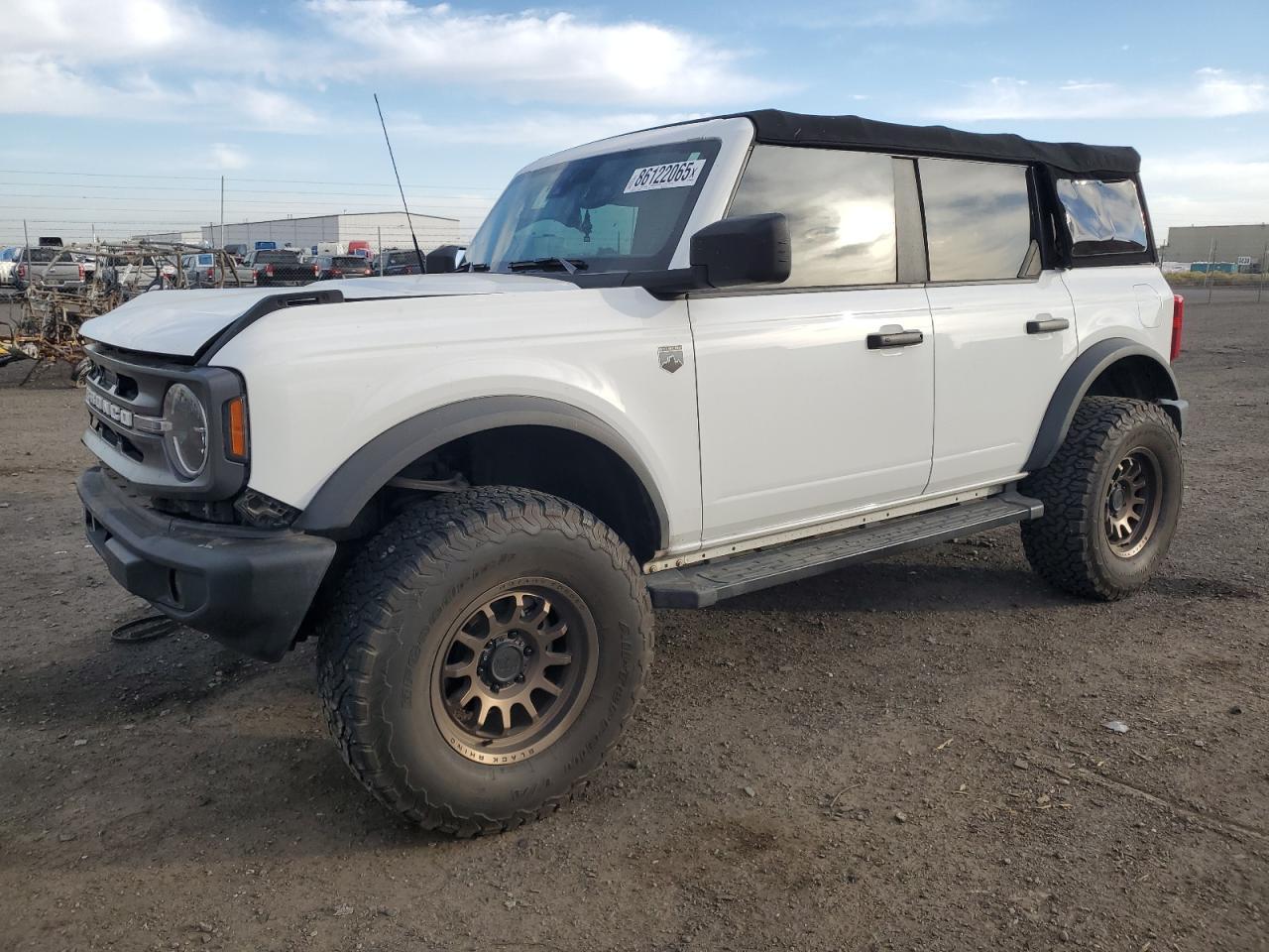 2022 Ford Bronco, Base