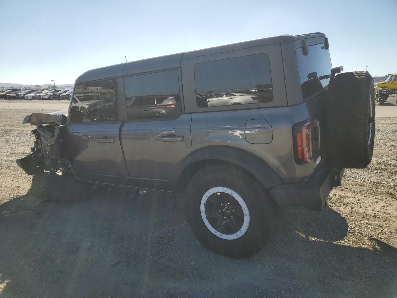 2022 Ford Bronco, Base