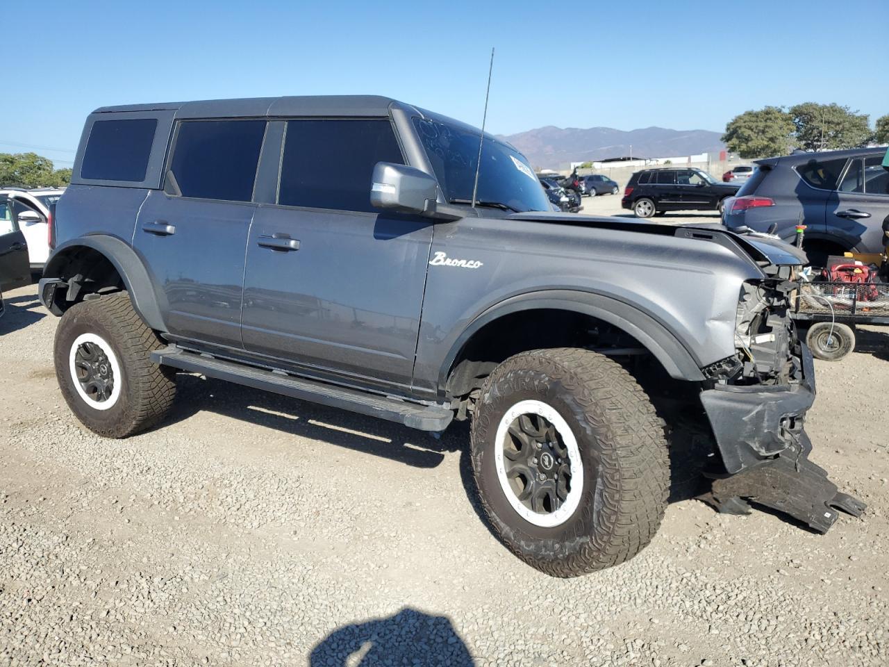 2022 Ford Bronco, Base