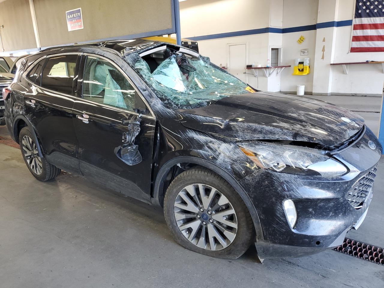 2020 Ford Escape, Titanium