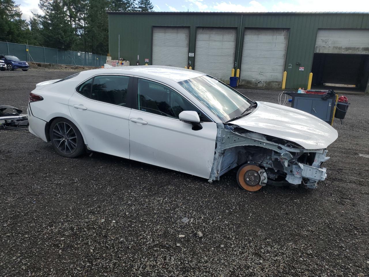 2022 Toyota Camry, SE