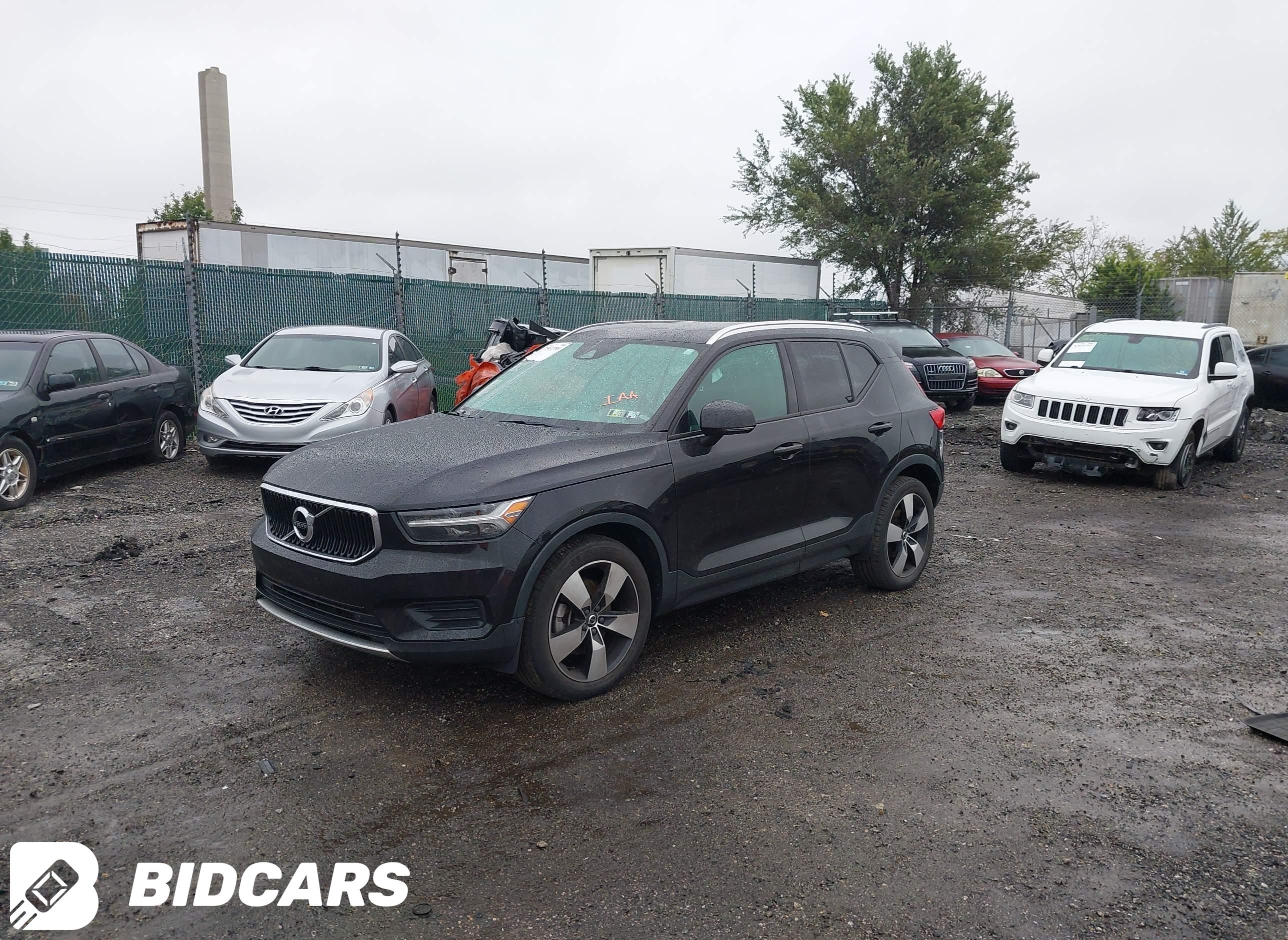 2020 Volvo XC40, T5 Momentum