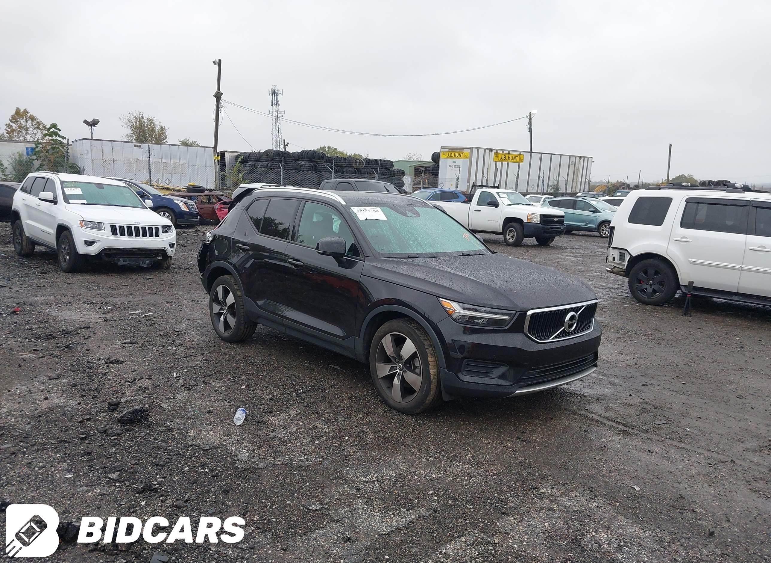 2020 Volvo XC40, T5 Momentum