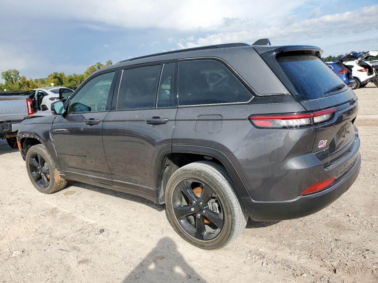 2023 Jeep Grand Cherokee, Laredo