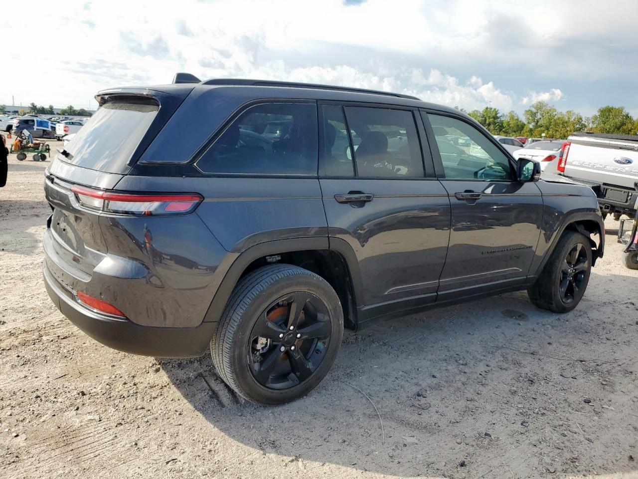 2023 Jeep Grand Cherokee, Laredo