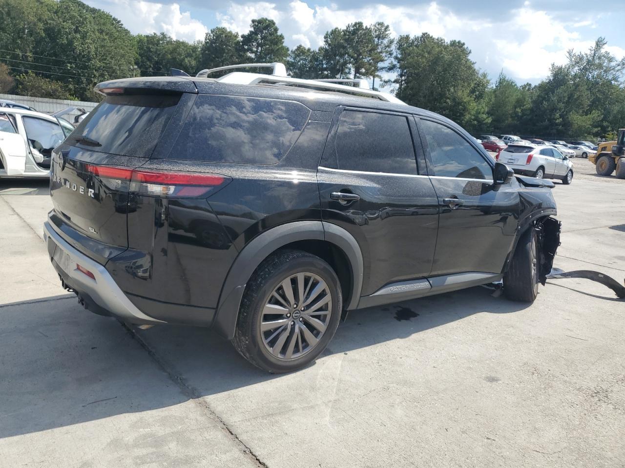 2024 Nissan Pathfinder, SL