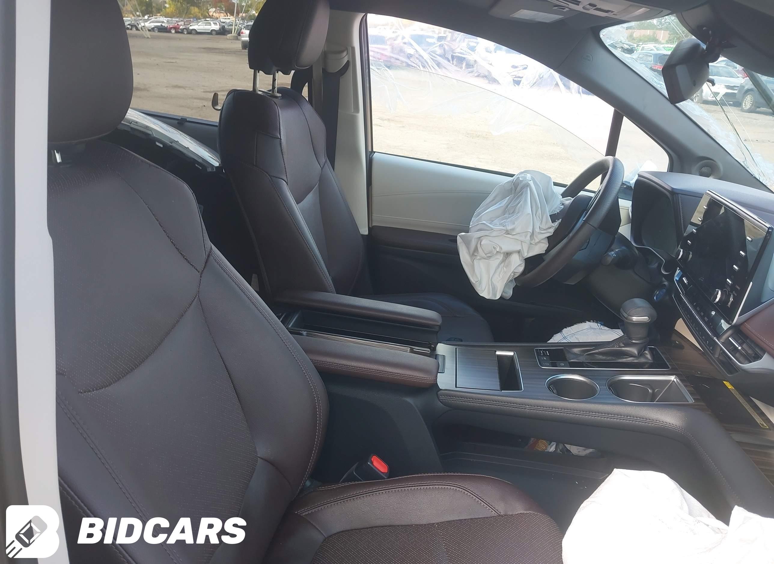 2021 Toyota Sienna, Platinum