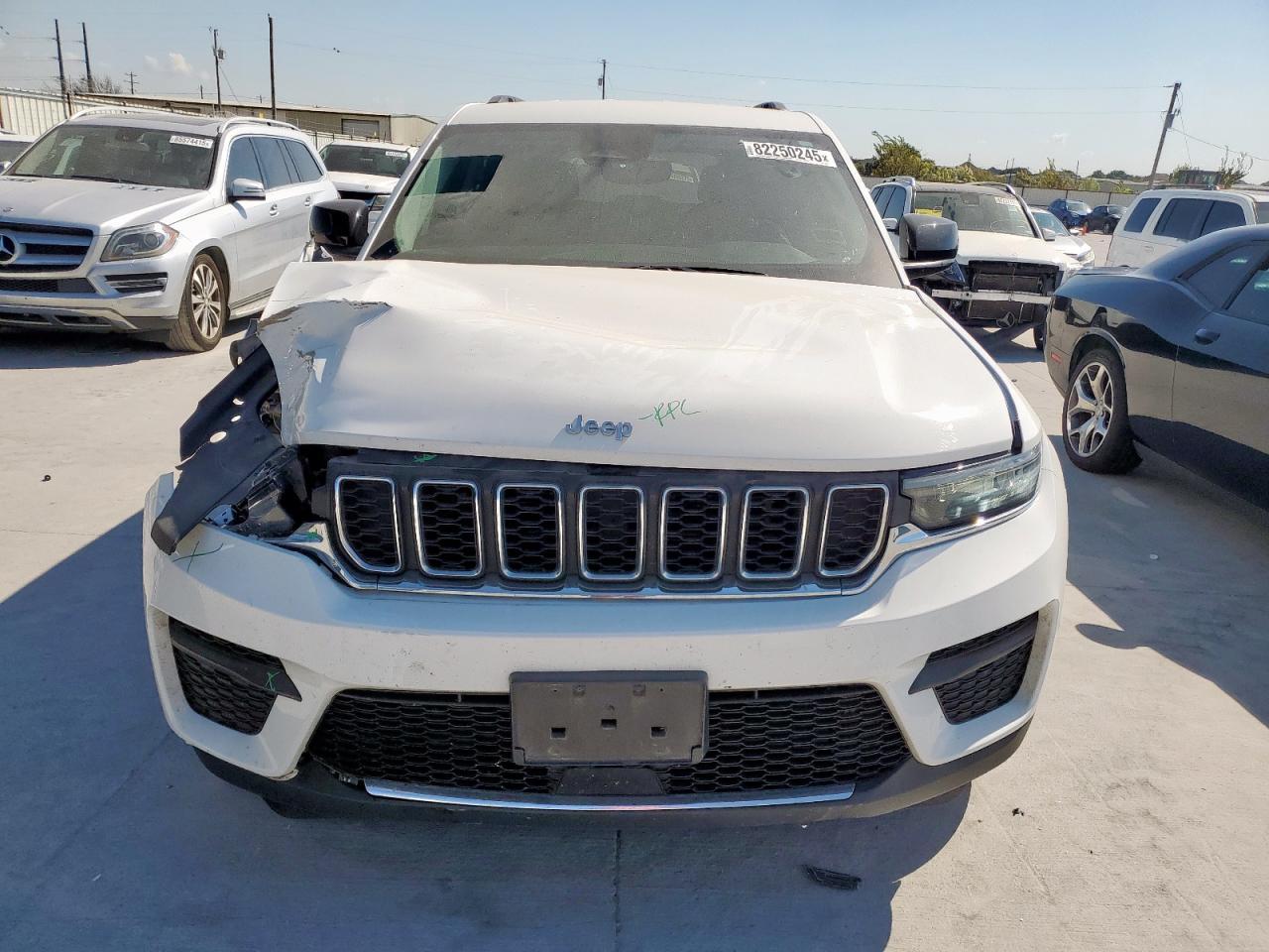 2023 Jeep Grand Cherokee, Laredo