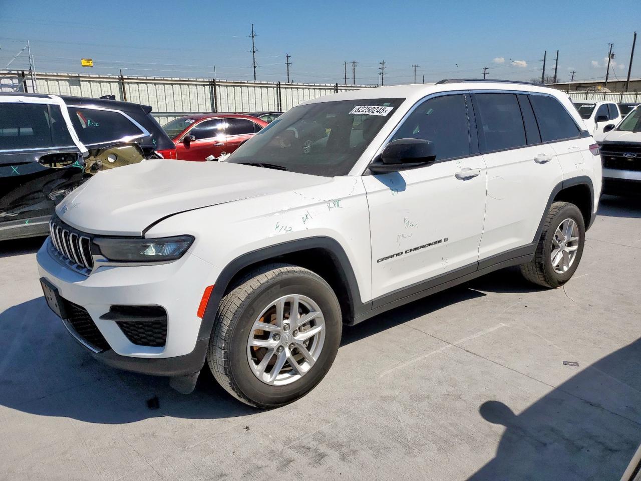 2023 Jeep Grand Cherokee, Laredo
