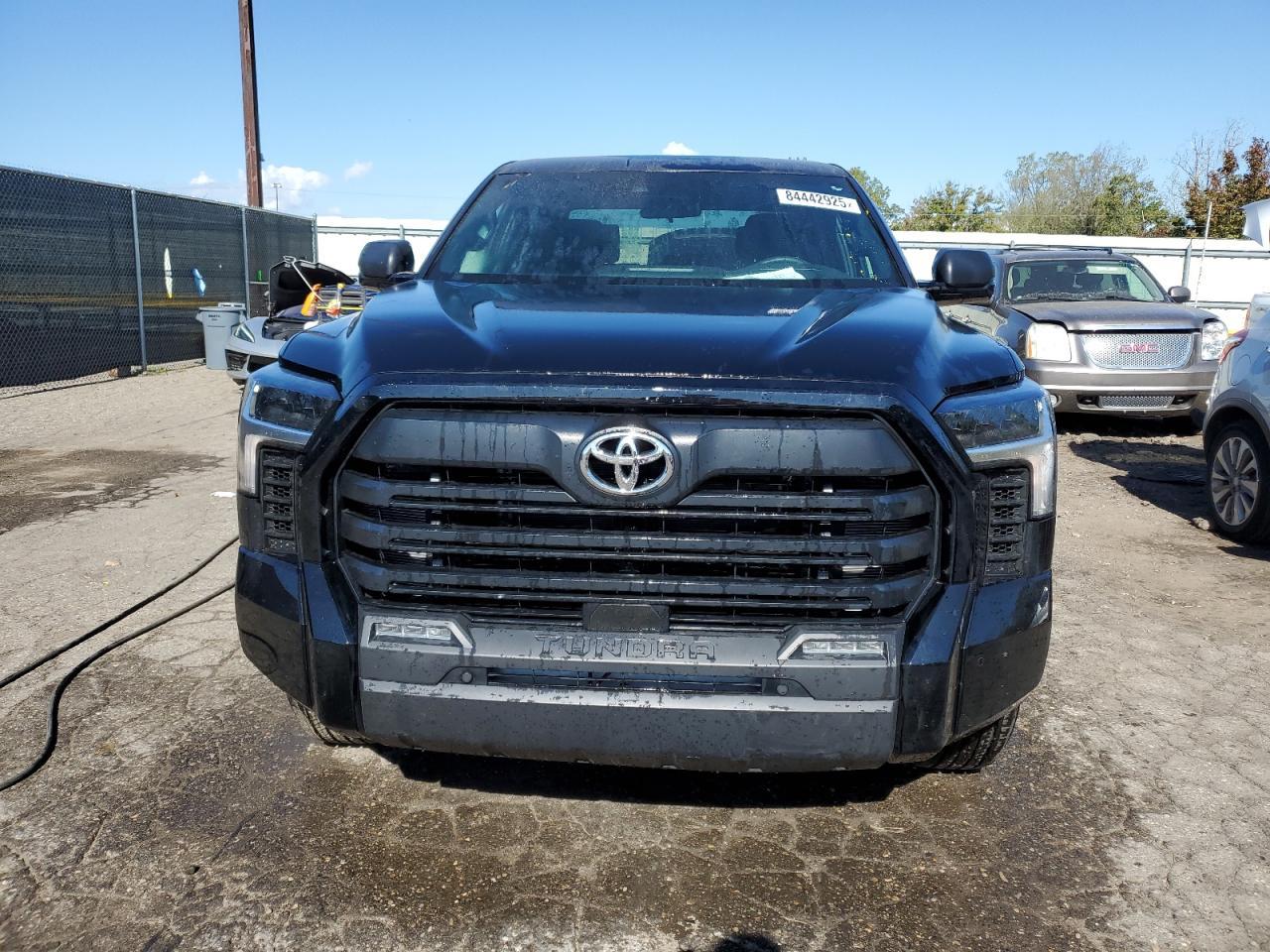 2025 Toyota Tundra, Crewmax Sr