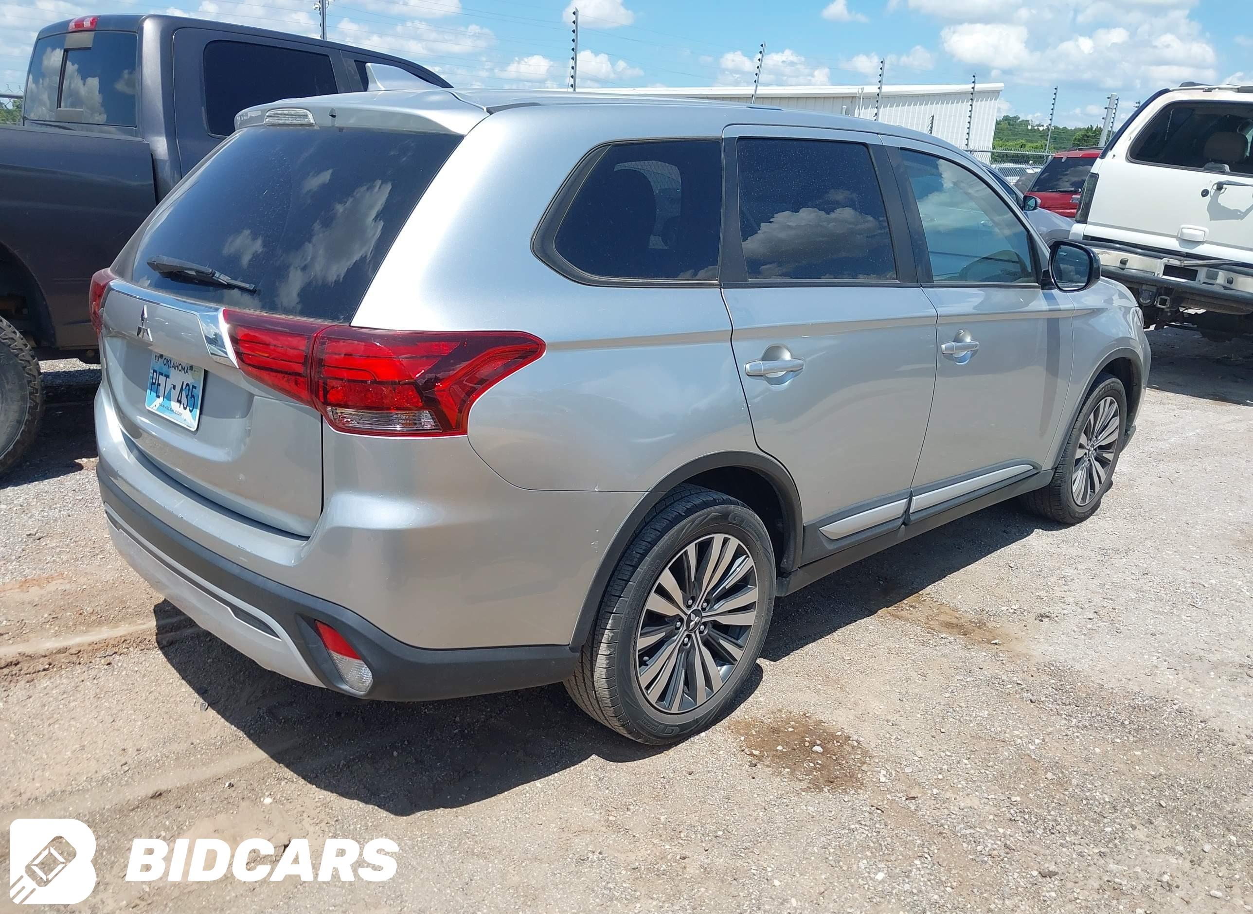 2020 Mitsubishi Outlander, ES...