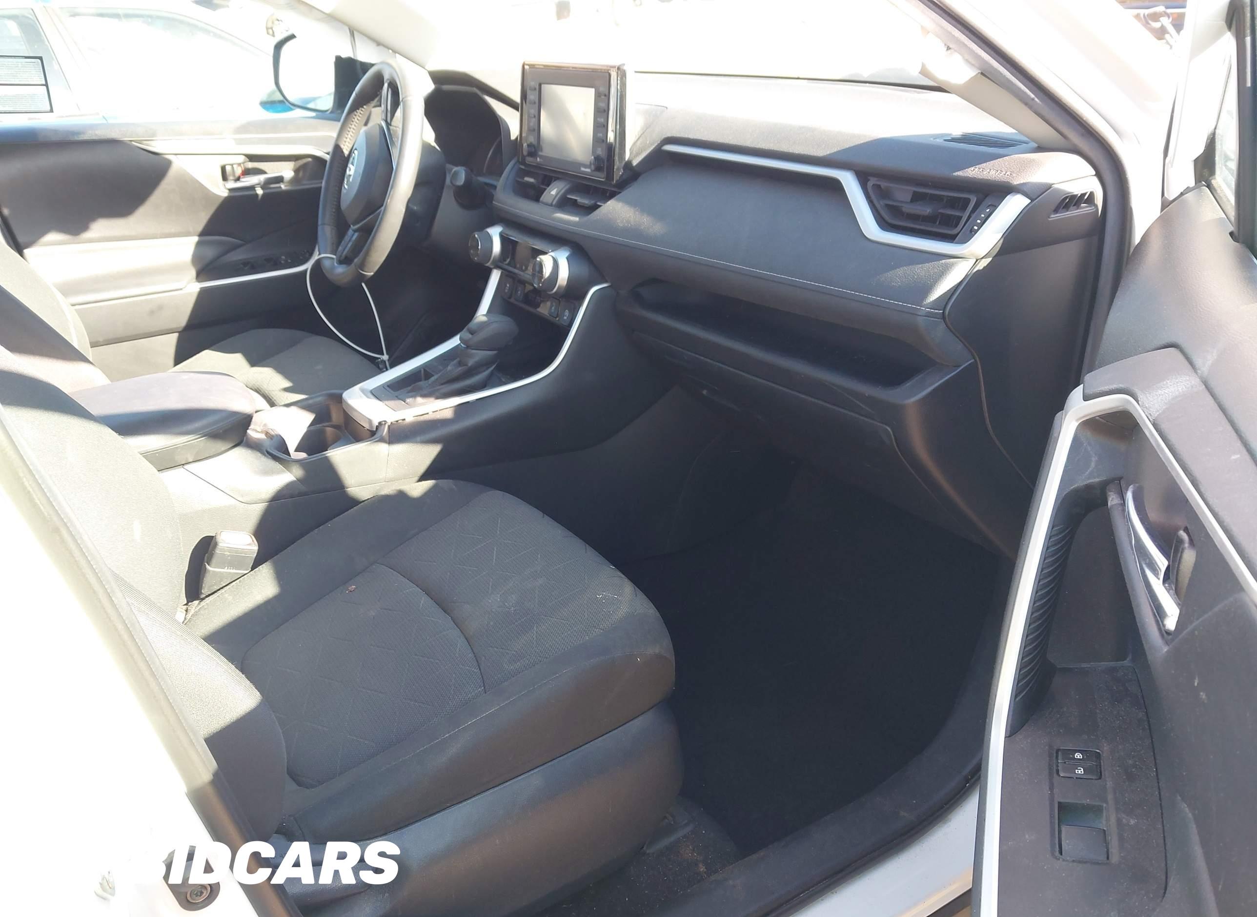 2021 Toyota RAV4, Xle