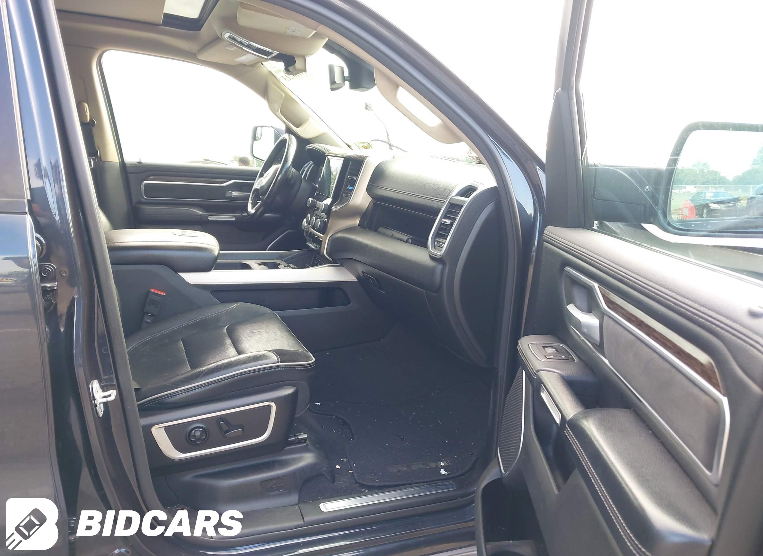 2019 RAM 1500, Laramie  4X4 5...