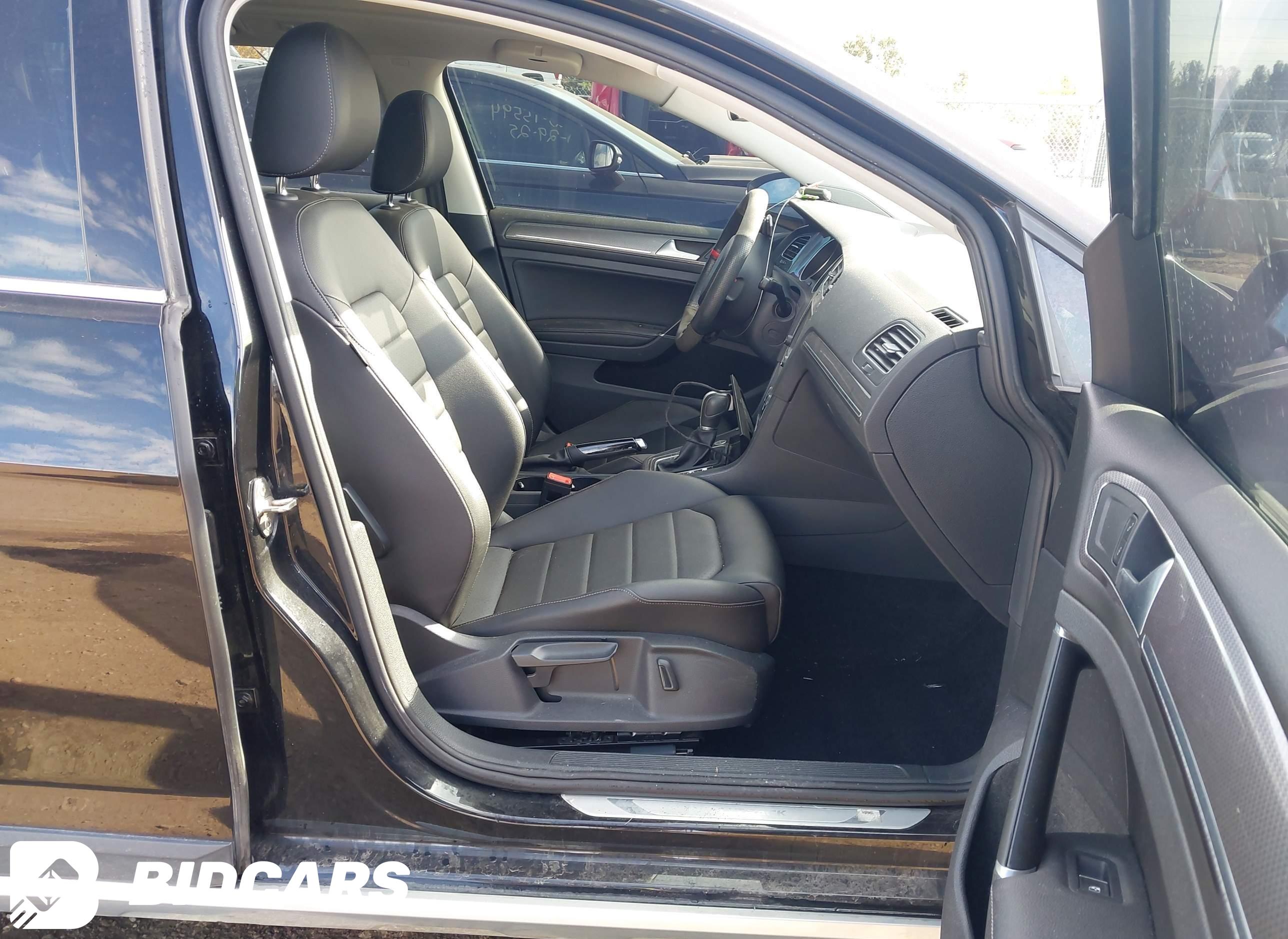 2017 Volkswagen Golf, Alltrac...