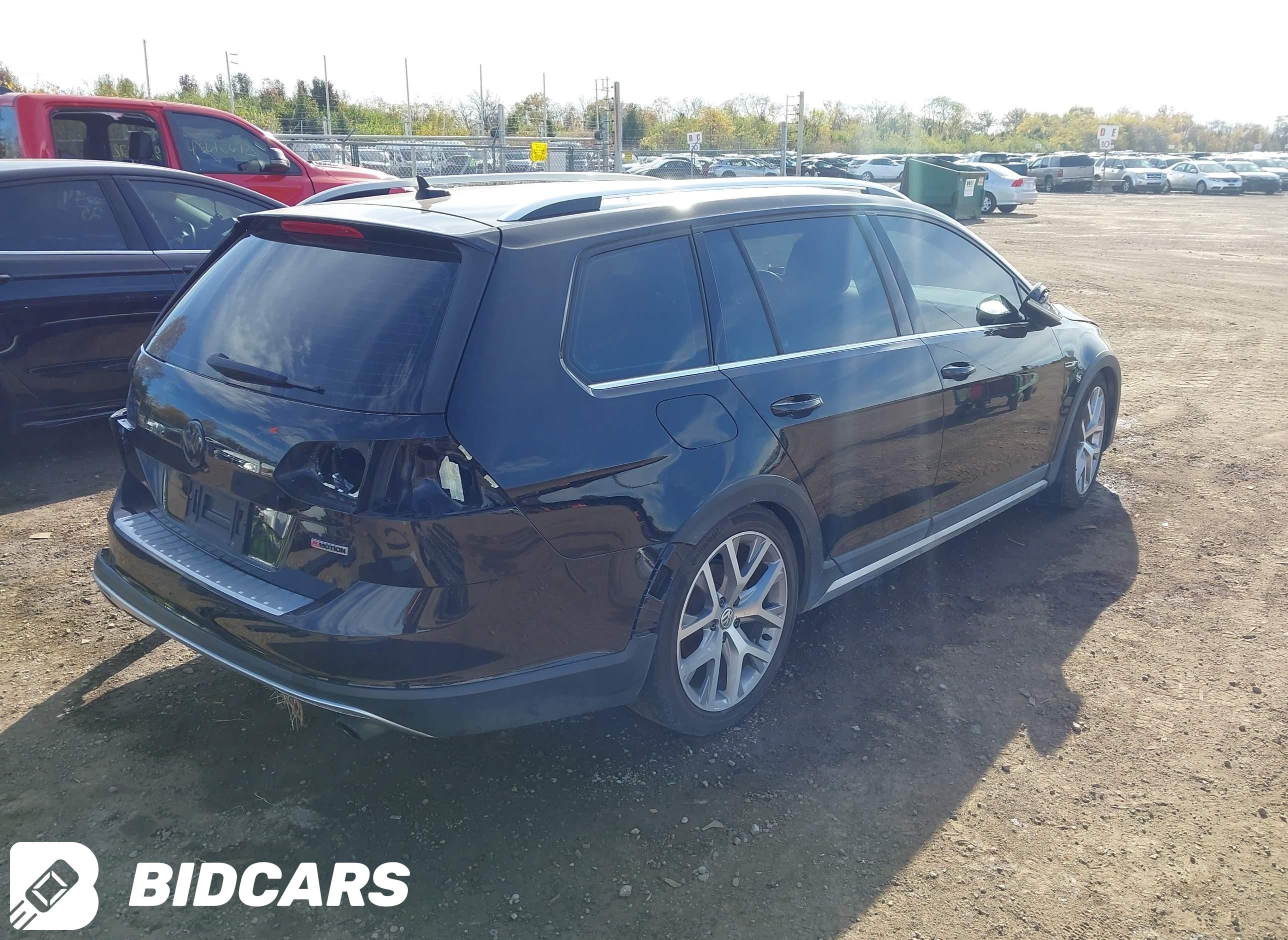 2017 Volkswagen Golf, Alltrac...