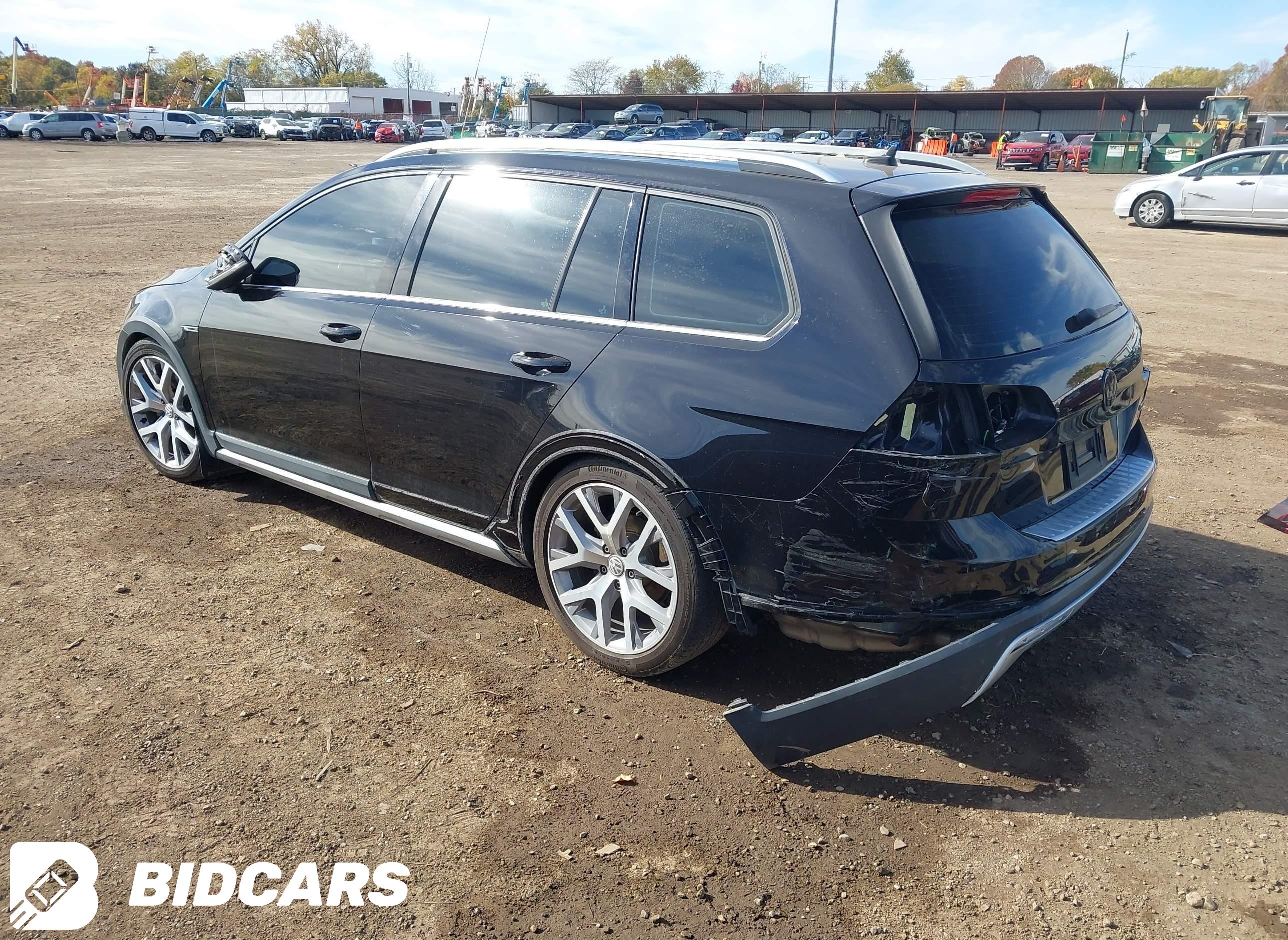 2017 Volkswagen Golf, Alltrac...