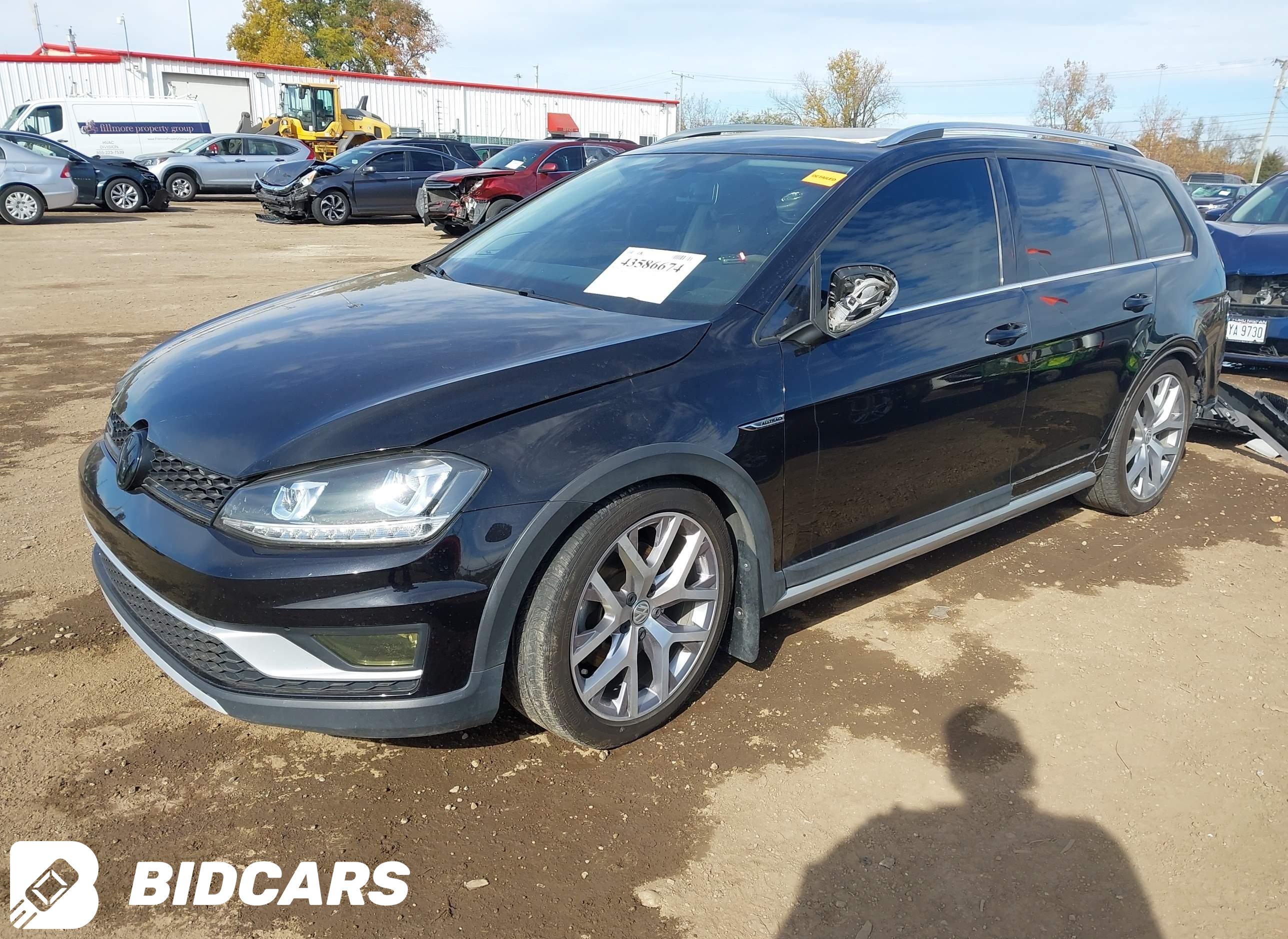 2017 Volkswagen Golf, Alltrac...