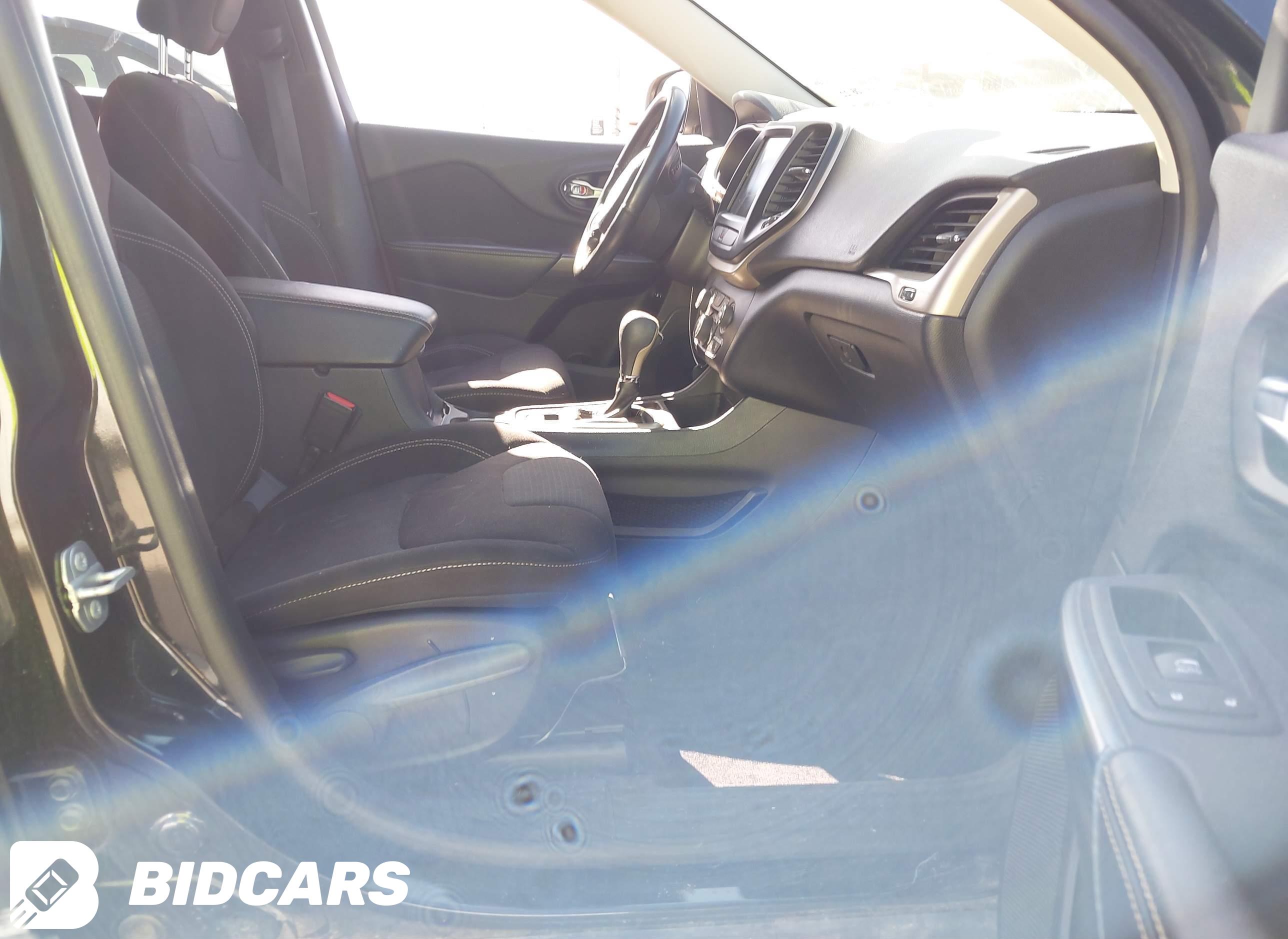 2016 Jeep Cherokee, Latitude