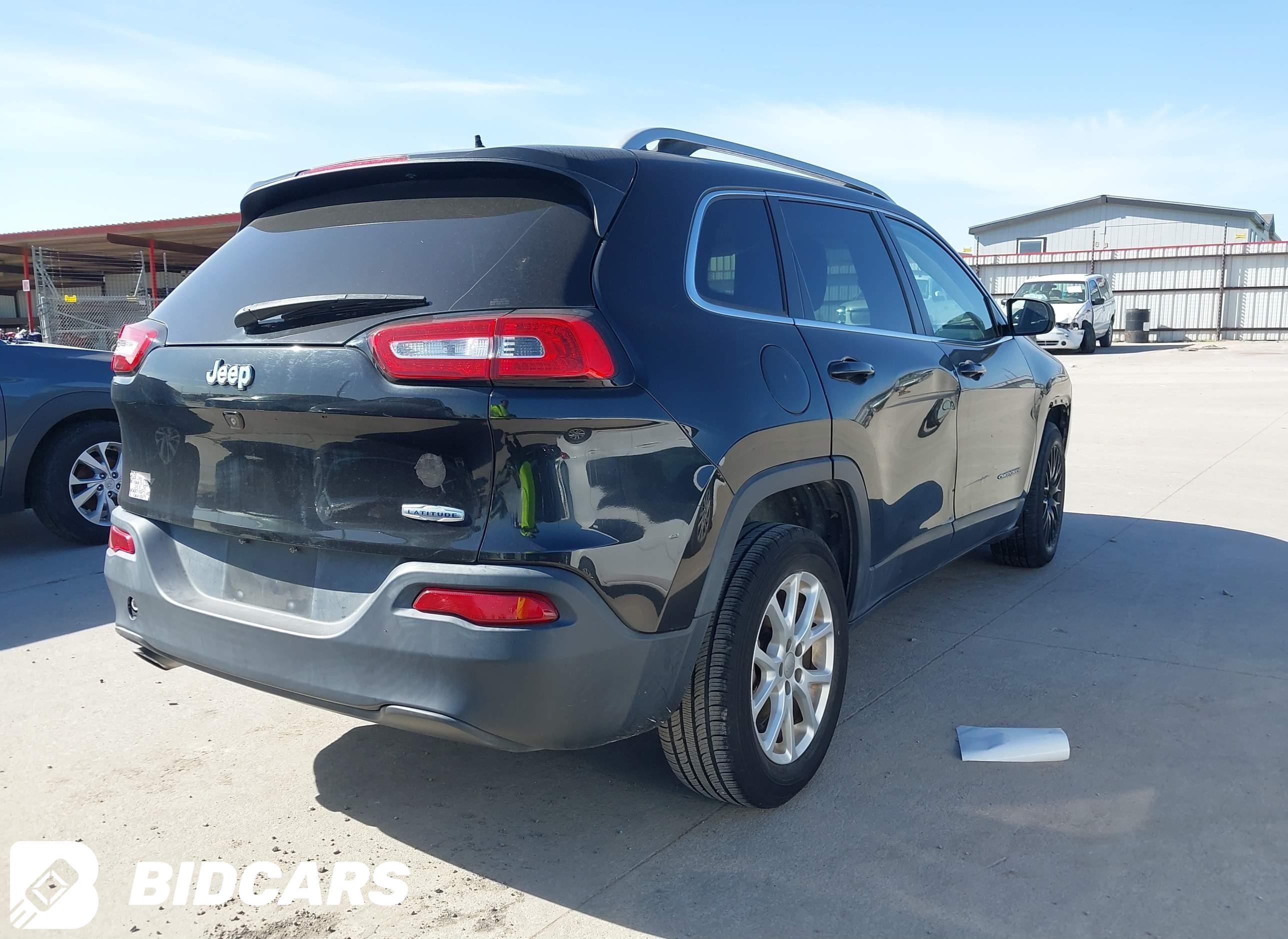 2016 Jeep Cherokee, Latitude