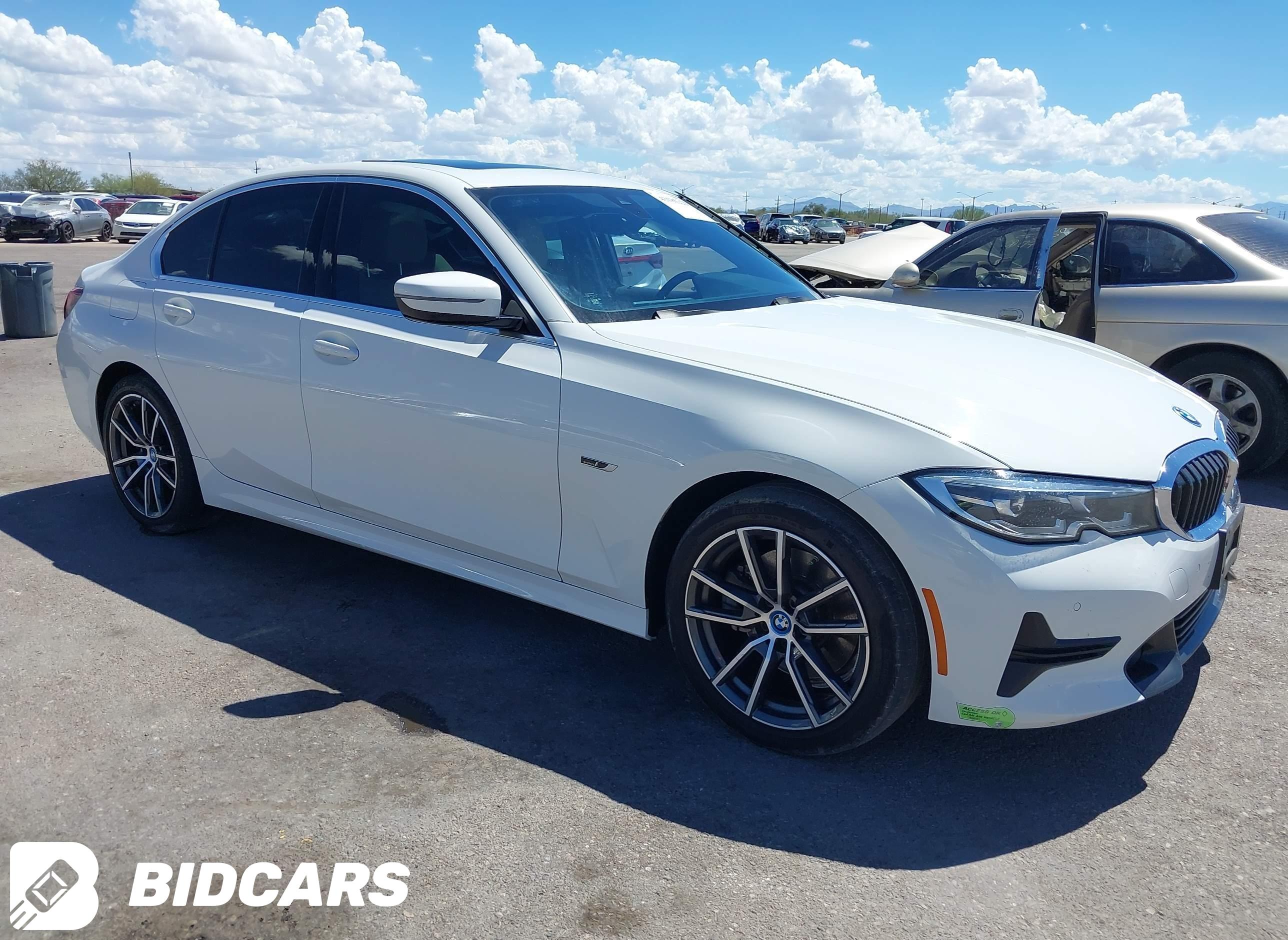 2022 BMW 3 Series, 330E