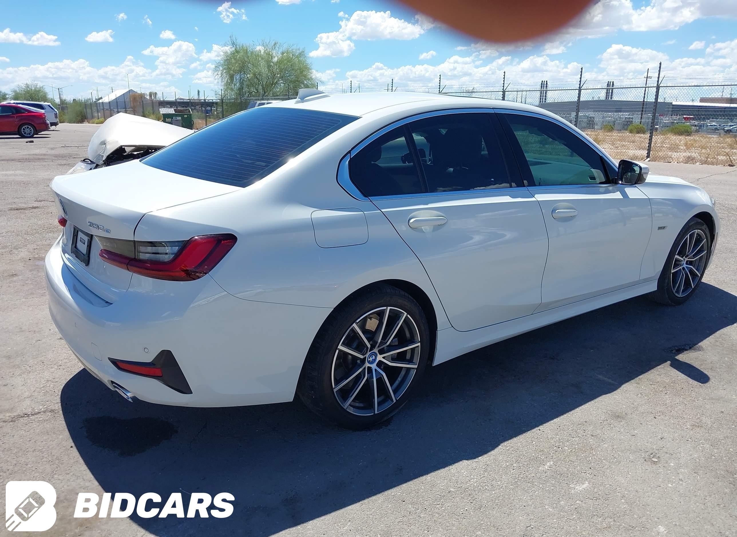 2022 BMW 3 Series, 330E