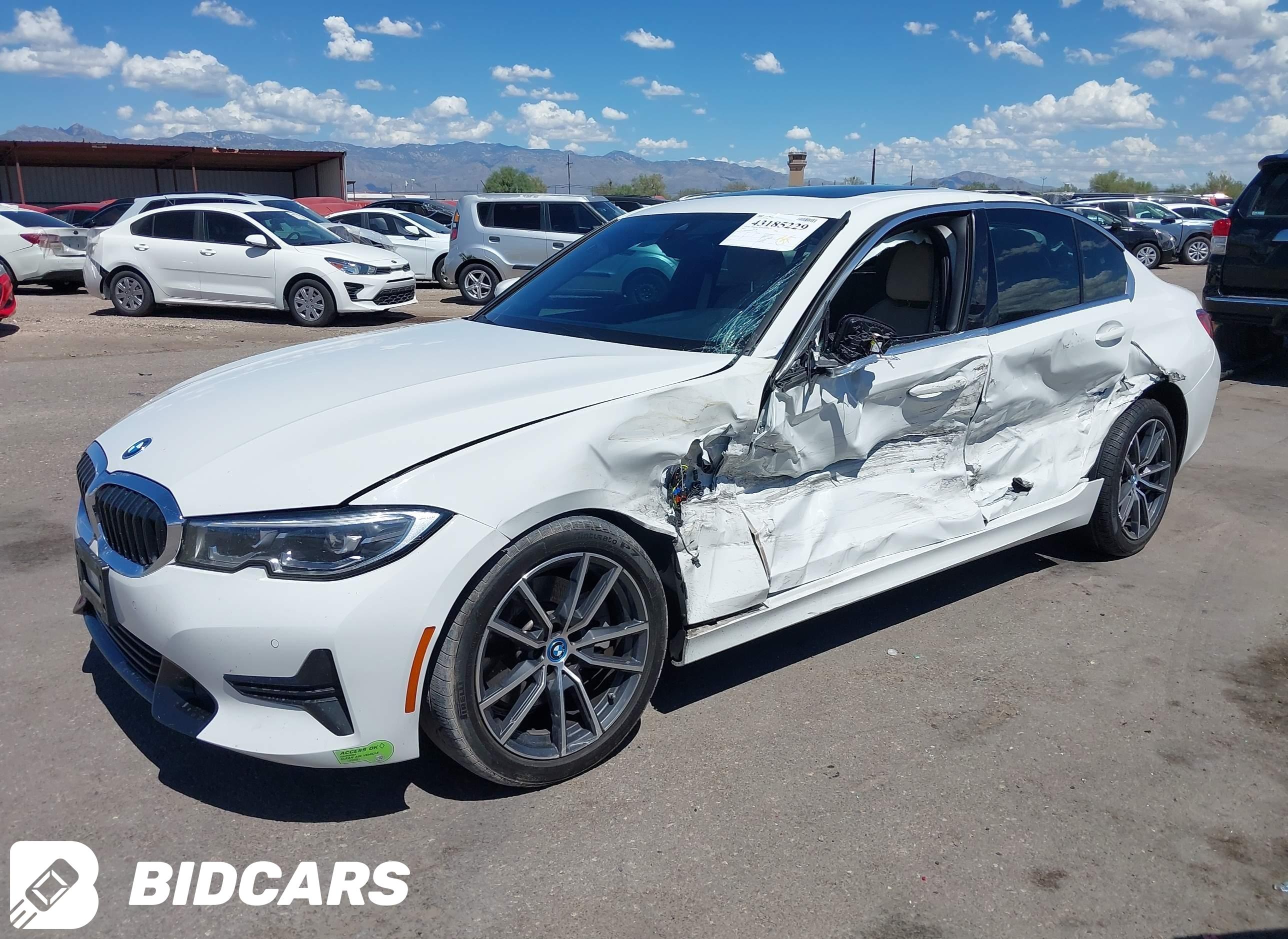 2022 BMW 3 Series, 330E