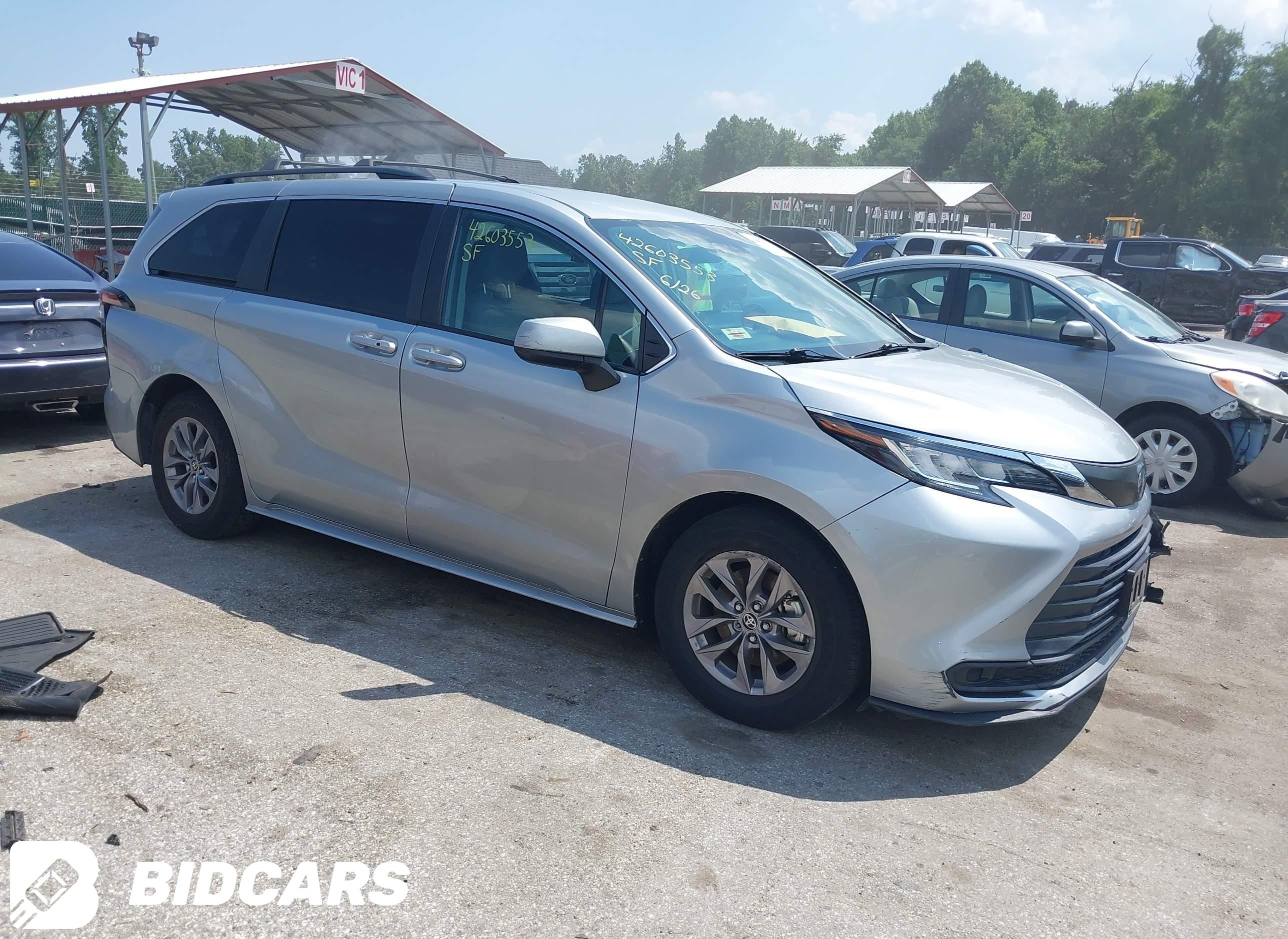 2021 Toyota Sienna, LE