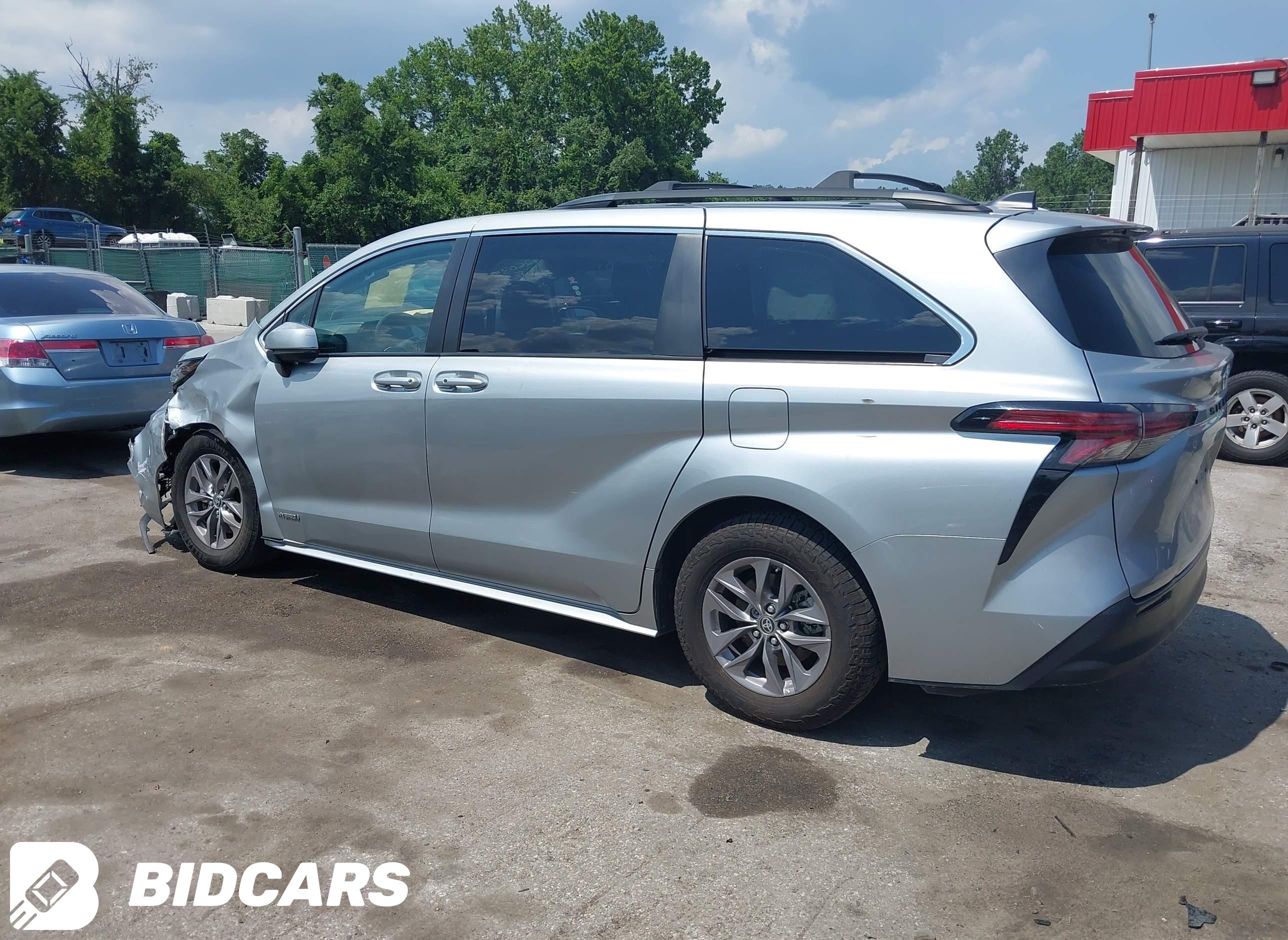 2021 Toyota Sienna, LE