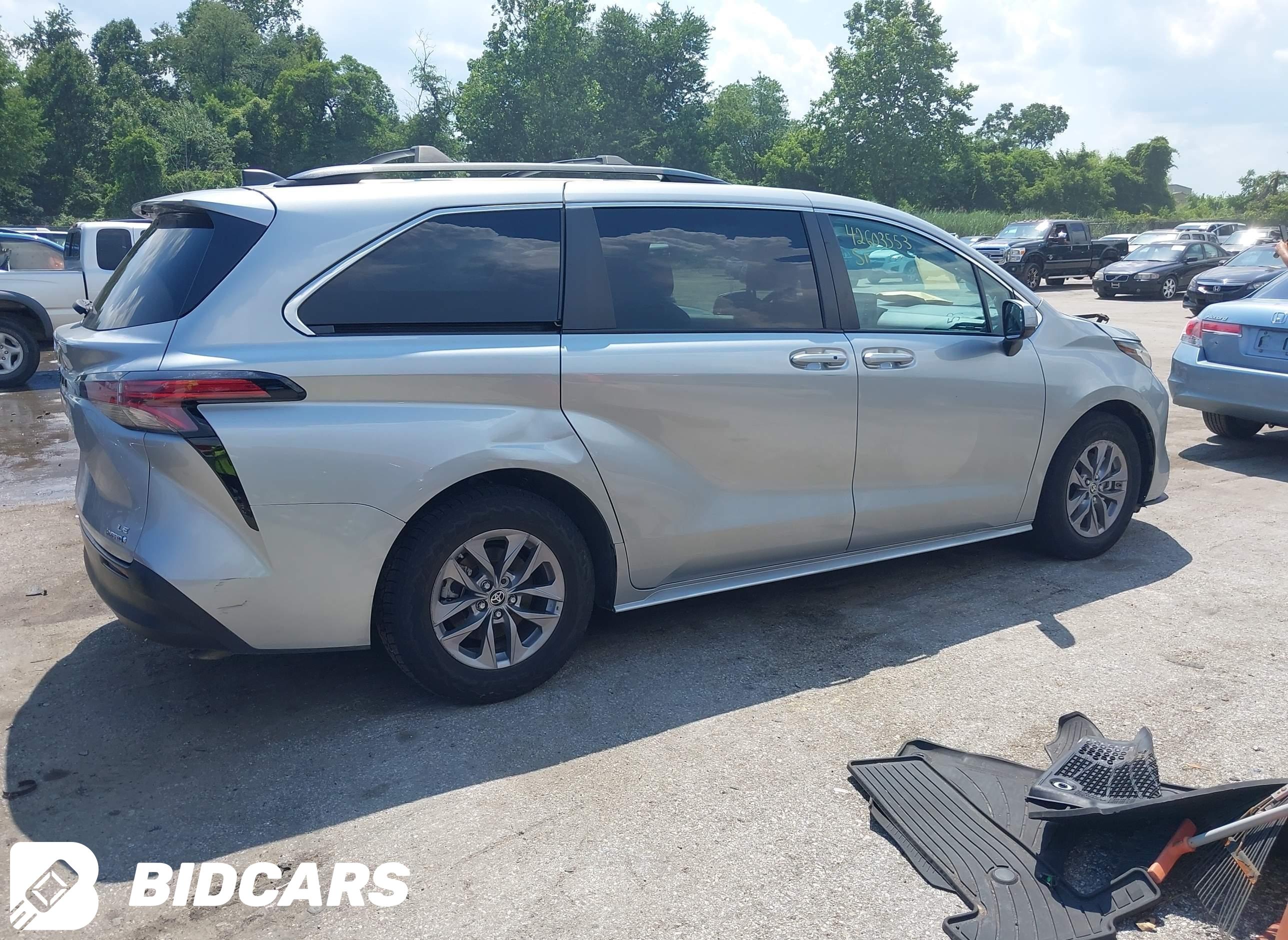 2021 Toyota Sienna, LE