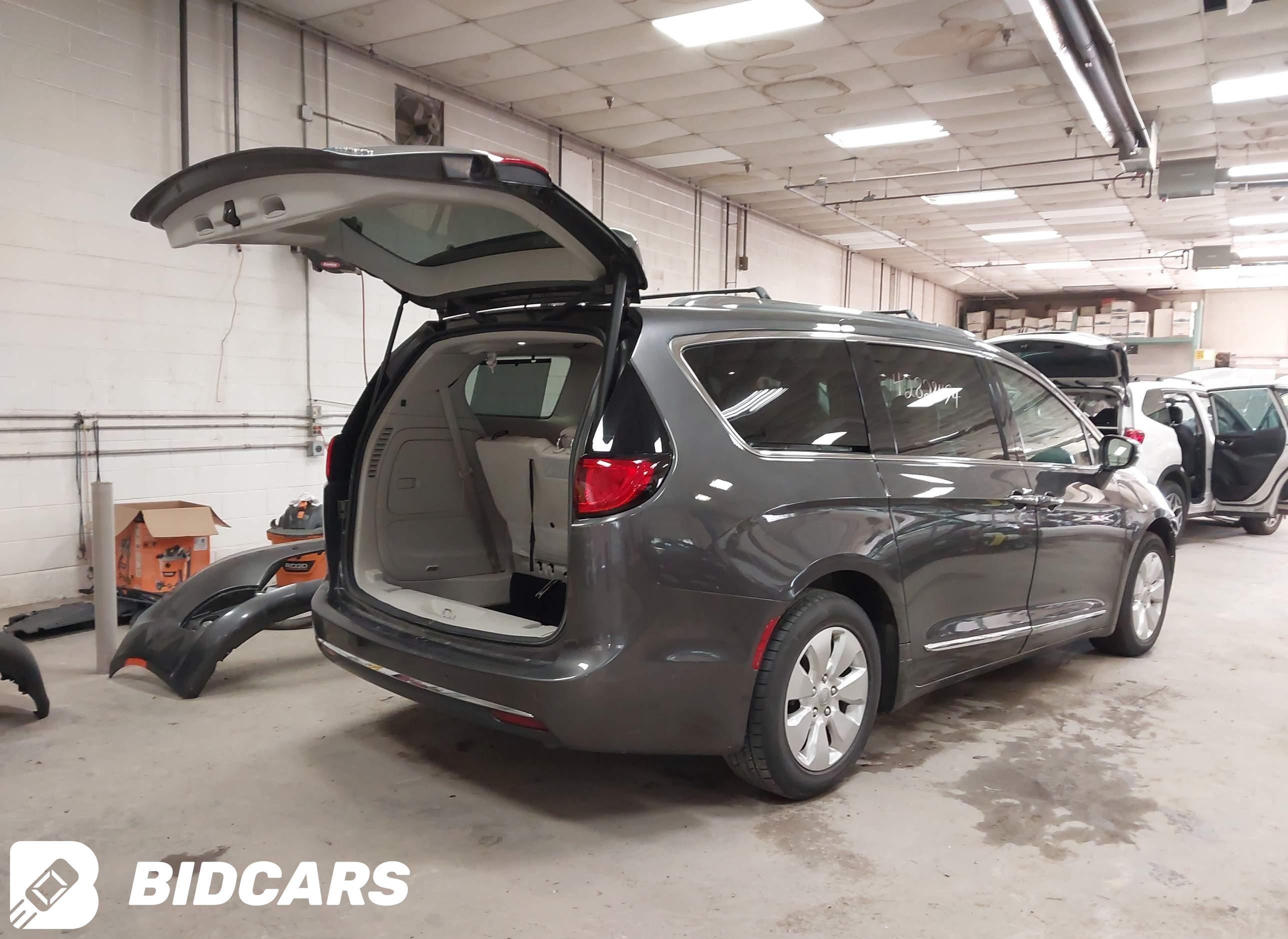 2018 Chrysler Pacifica Hybrid...