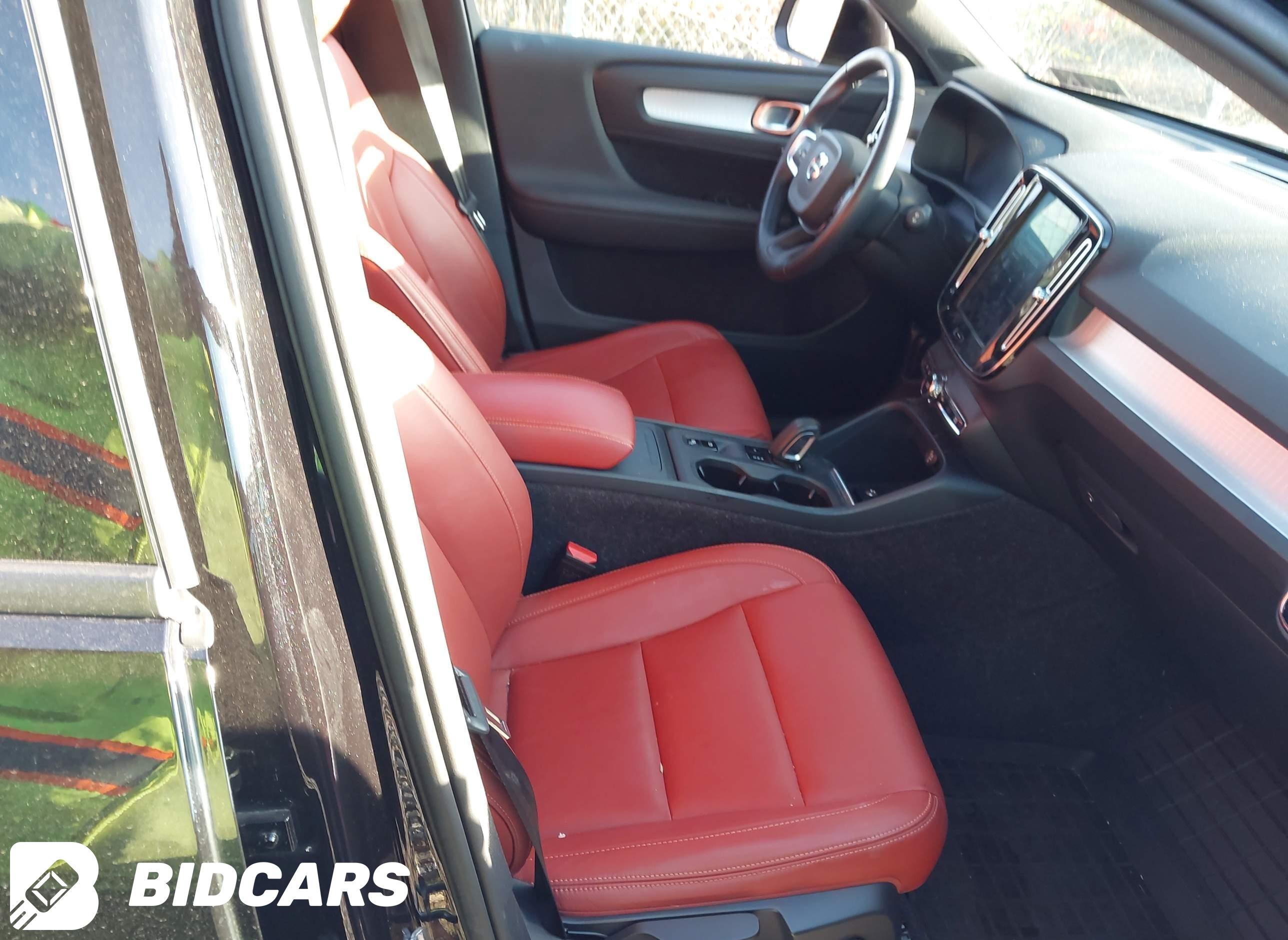 2019 Volvo XC40, T5 Momentum/...